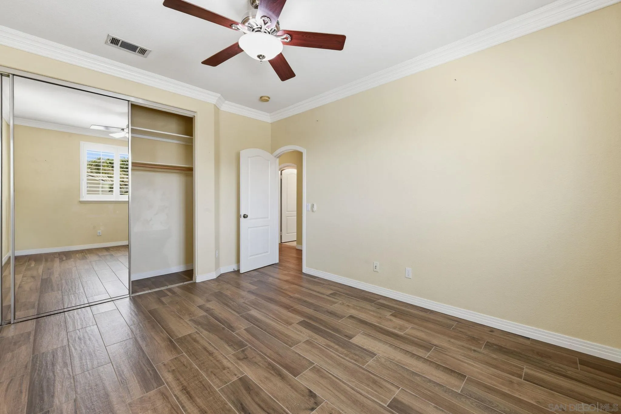 https://cdn.realtyfeed.com/cdn/127/260020540/e5d4b80564da52ad5a6ef33131800a37.webp