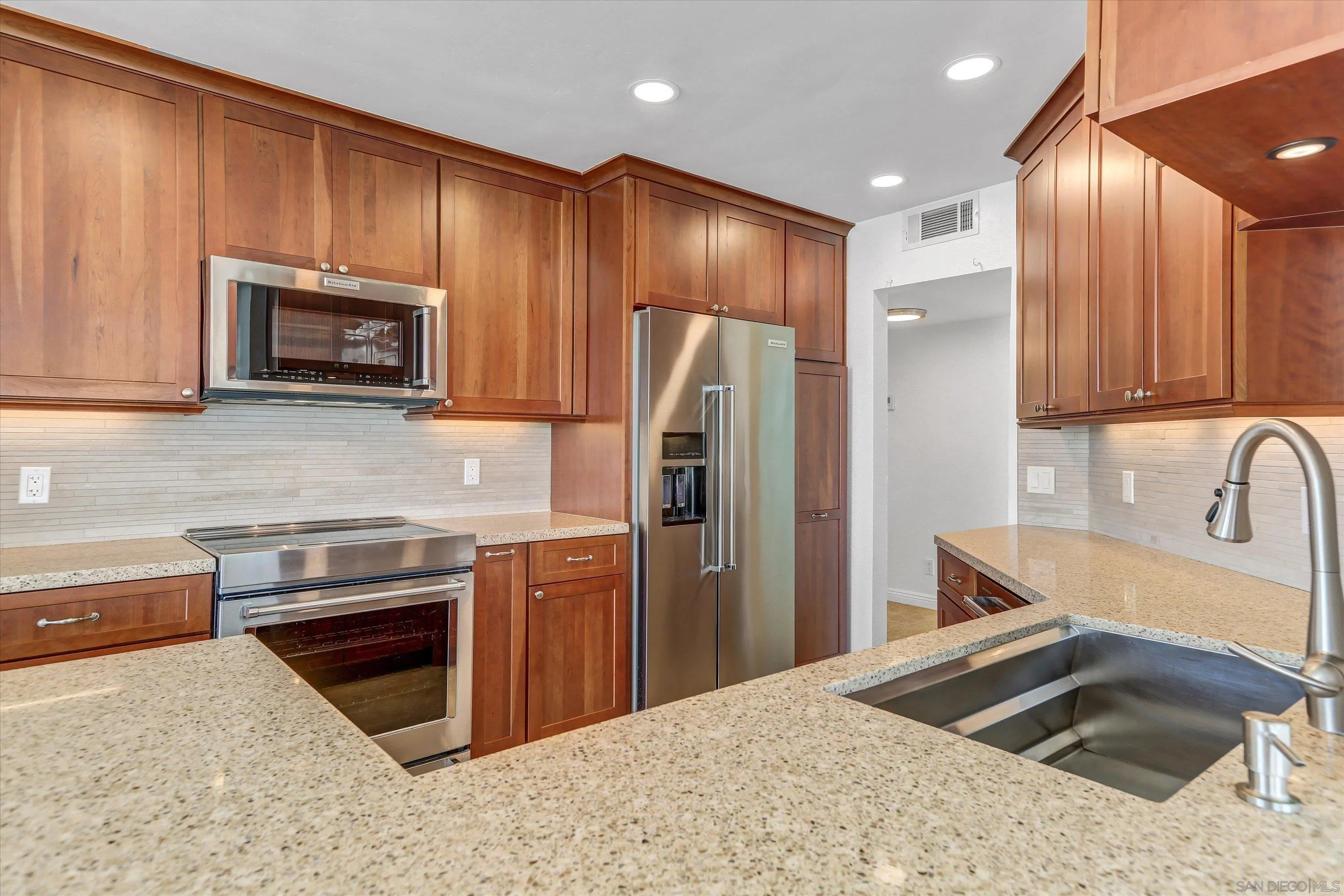 Photo #7: 260020546 Listing: Photo #7