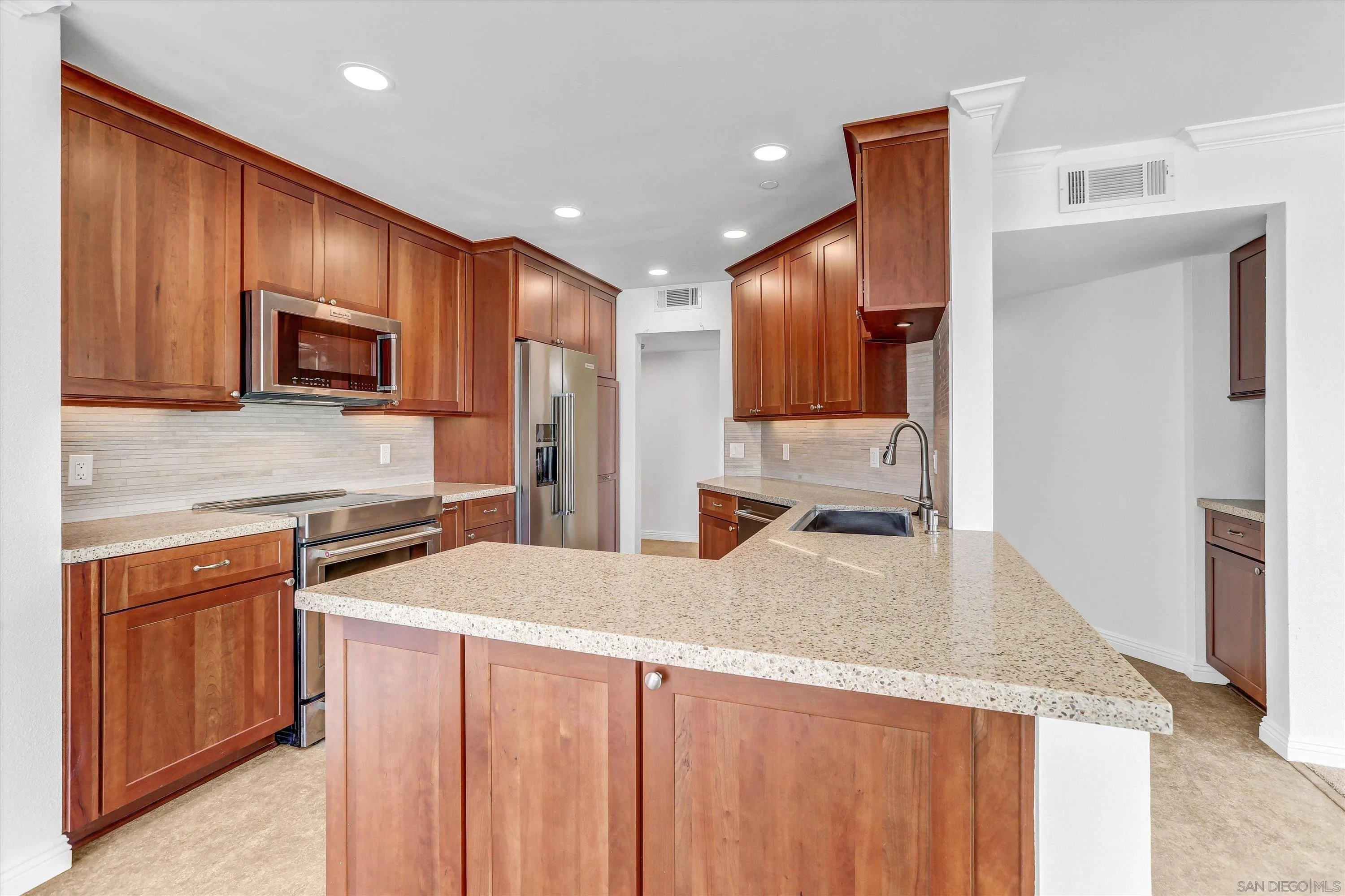 Photo #8: 260020546 Listing: Photo #8