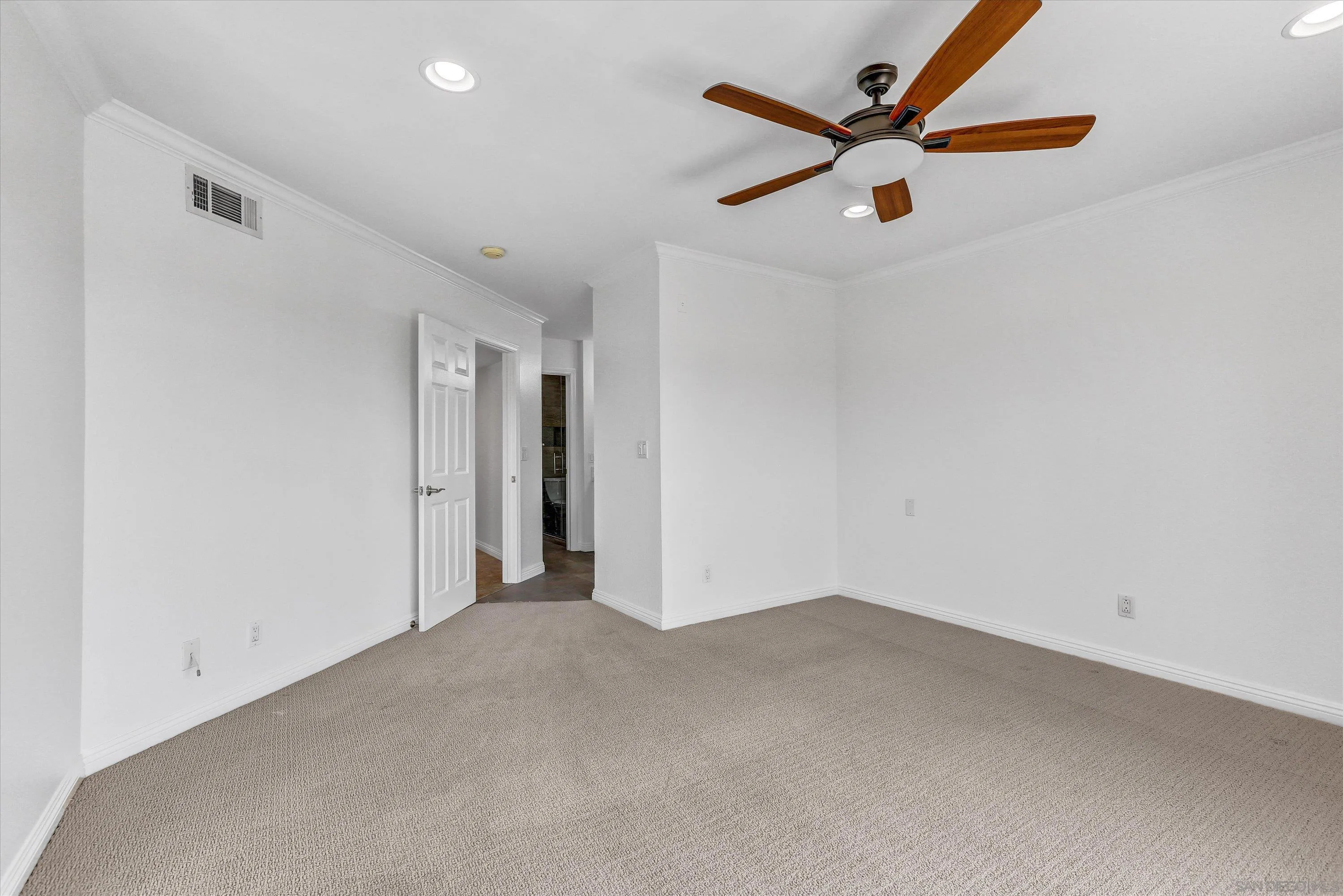 Photo #15: 260020546 Listing: Photo #15