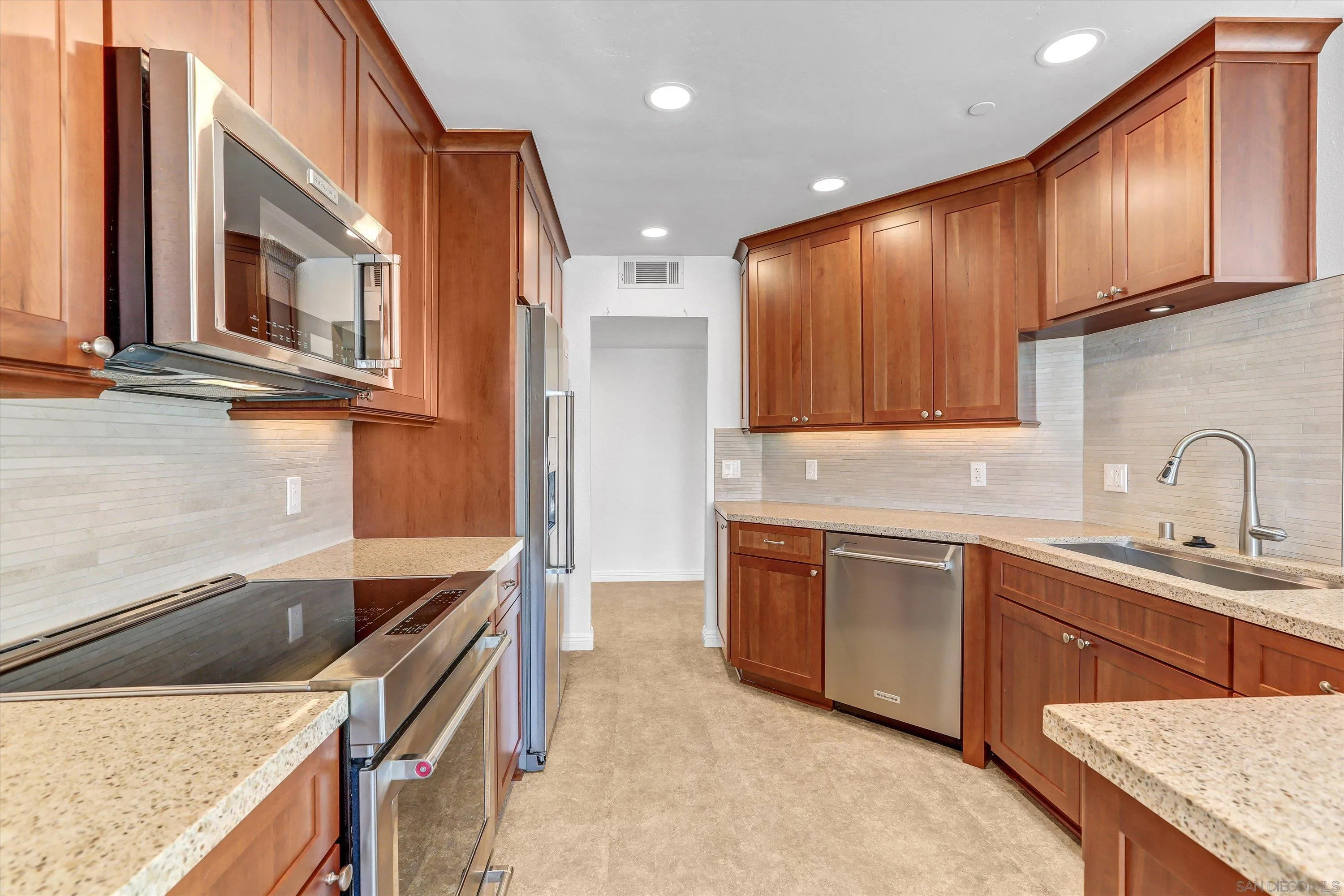 Photo #10: 260020546 Listing: Photo #10