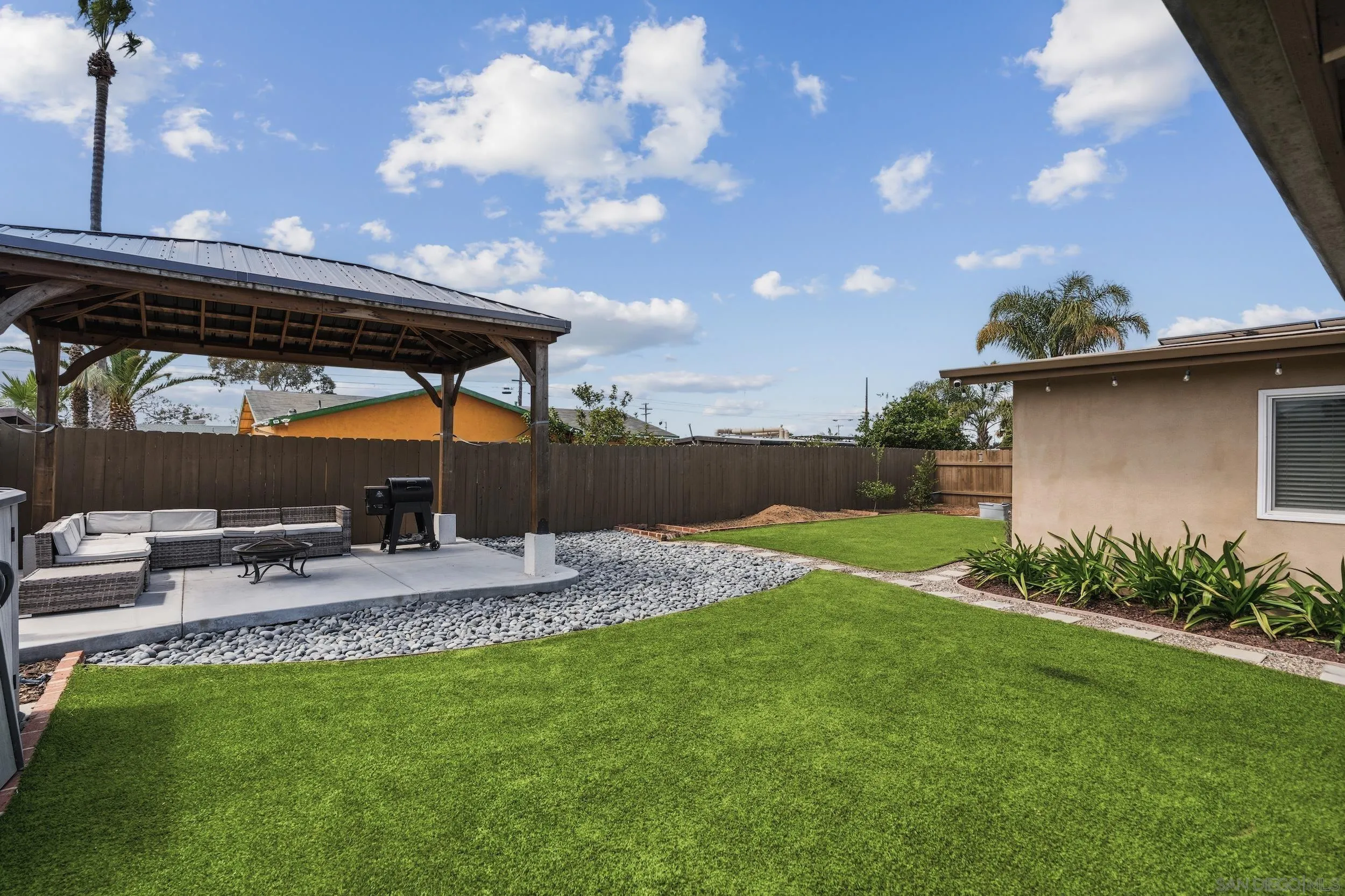 https://cdn.realtyfeed.com/cdn/127/260020557/361699b4c90ef83e5294bbf0d3a711e5.webp