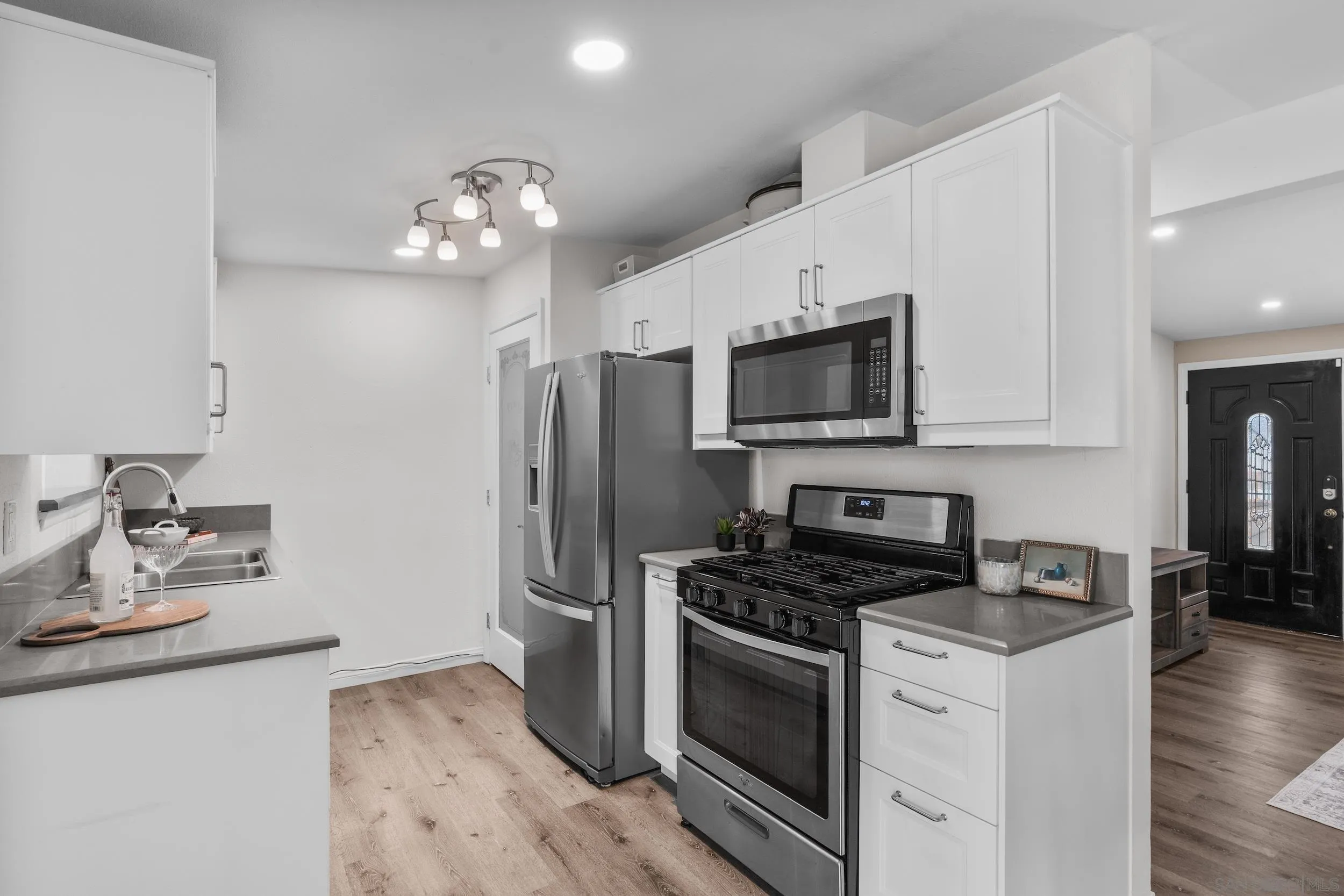https://cdn.realtyfeed.com/cdn/127/260020557/9f19ff4d77a5e81f1af08e7985c50612.webp