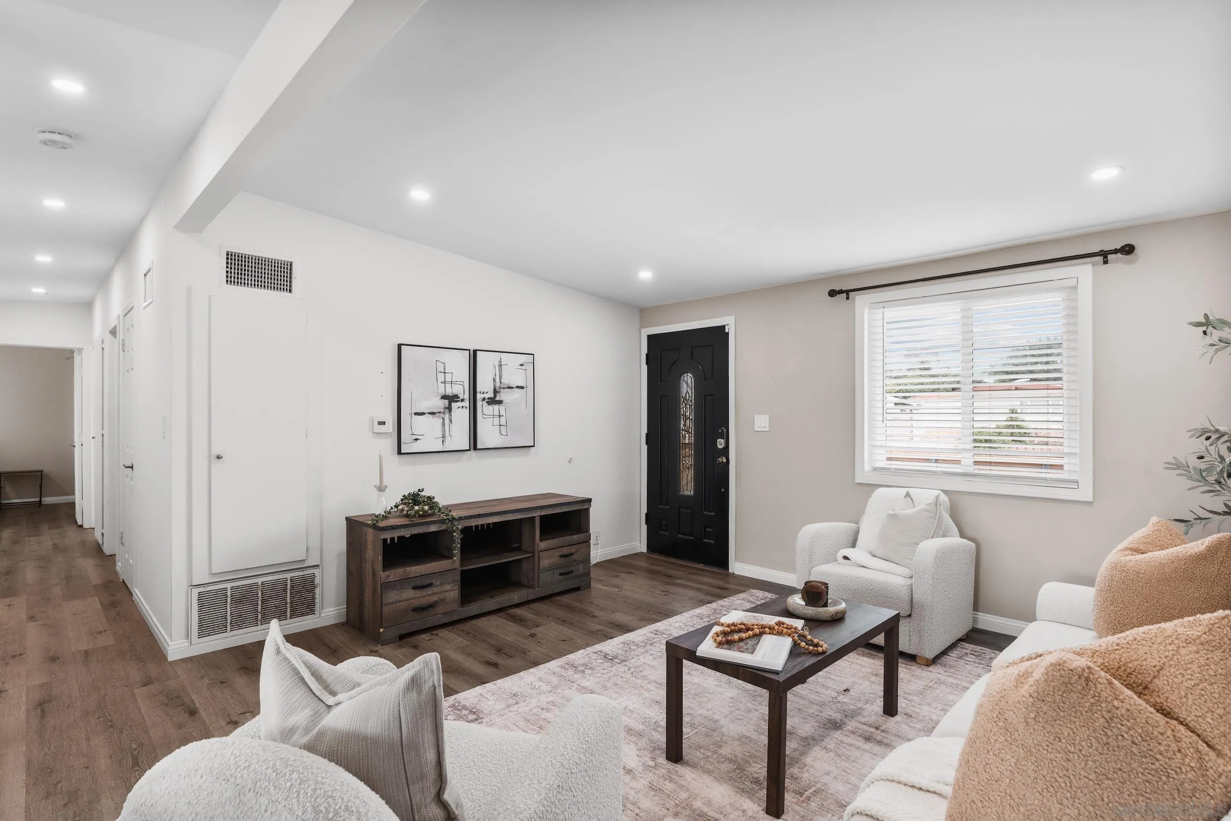 https://cdn.realtyfeed.com/cdn/127/260020557/e03c7171300e46cada46d63e8550182e.webp
