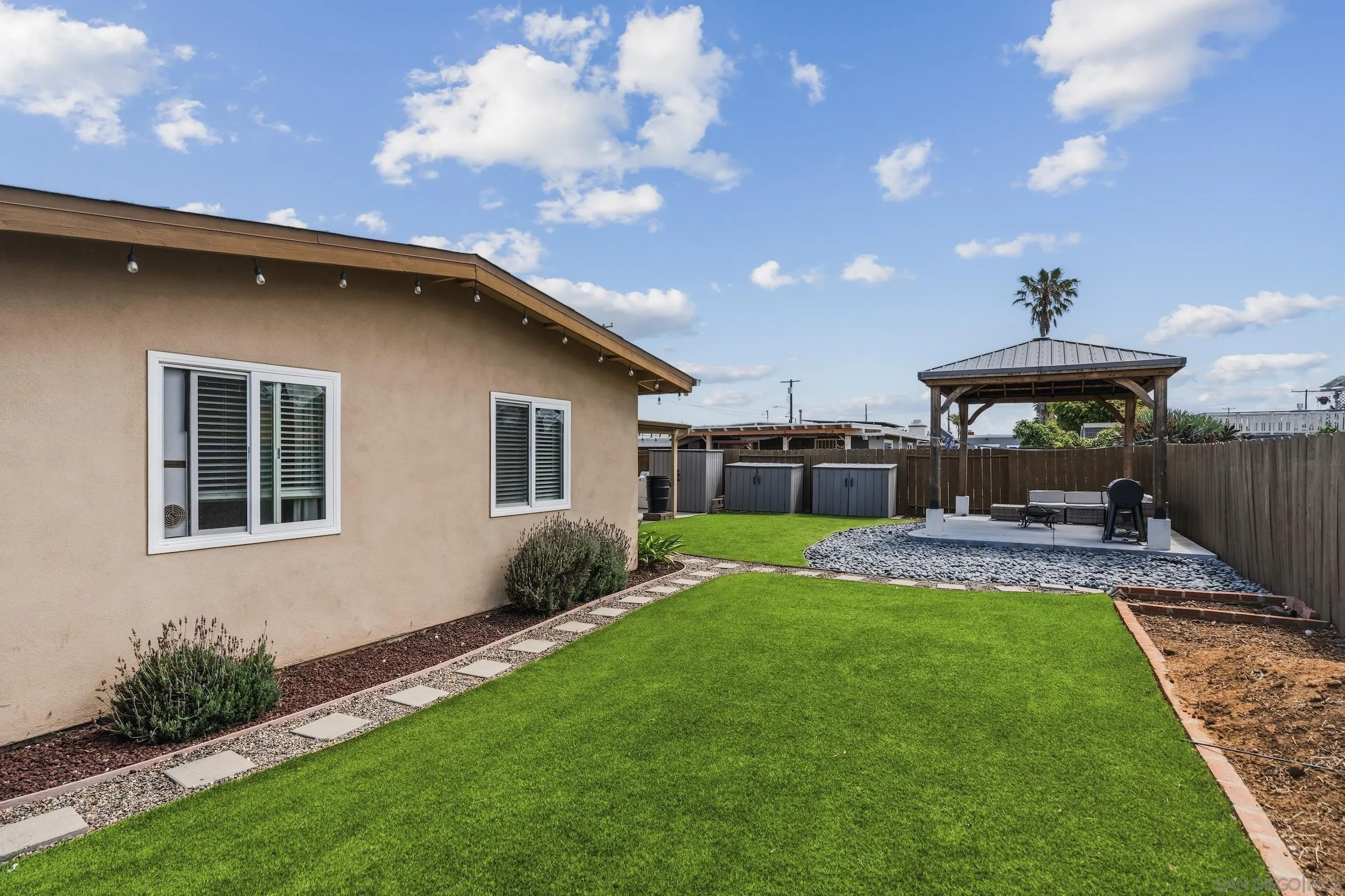https://cdn.realtyfeed.com/cdn/127/260020557/e57858449c2a44d36176aa794784ff16.webp