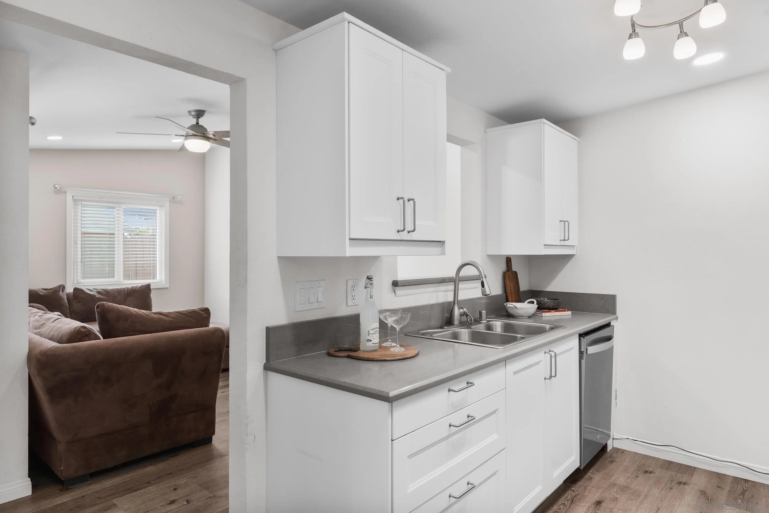 https://cdn.realtyfeed.com/cdn/127/260020557/f634651e003144acf0f83669bde2c4ef.webp