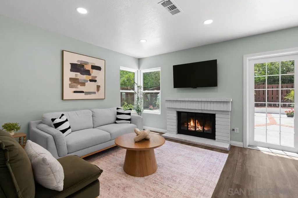 https://cdn.realtyfeed.com/cdn/127/260020559/ec8c880b06add891a0e25b7fb8b48de4.webp