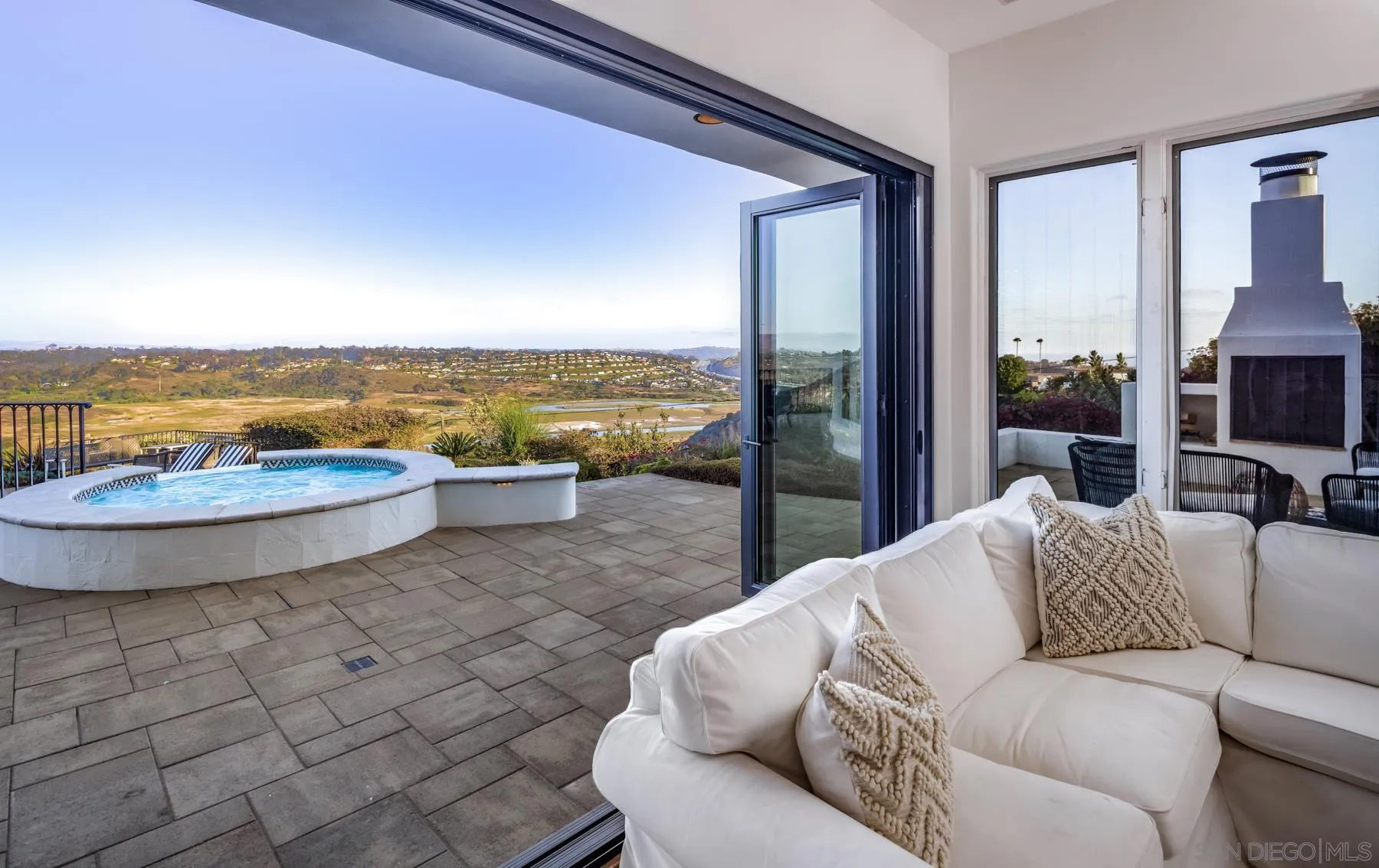 https://cdn.realtyfeed.com/cdn/127/260020568/1d2fead1136c23335bbcaf058a4d902d.webp