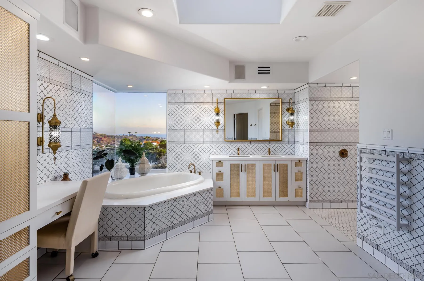 https://cdn.realtyfeed.com/cdn/127/260020568/5433513844f2b9afe47bfcf9c401c8c3.webp