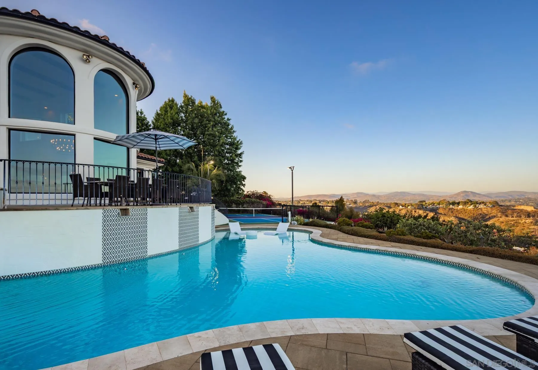 https://cdn.realtyfeed.com/cdn/127/260020568/815b2a7c60b622035af86ca8fd6f6cbb.webp
