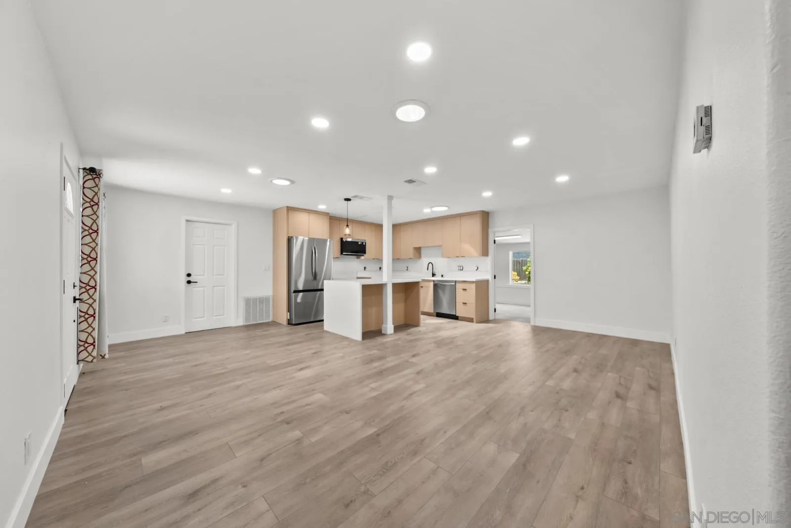 https://cdn.realtyfeed.com/cdn/127/260020569/53849ef3401e710b3efcbe9b75bb729b.webp