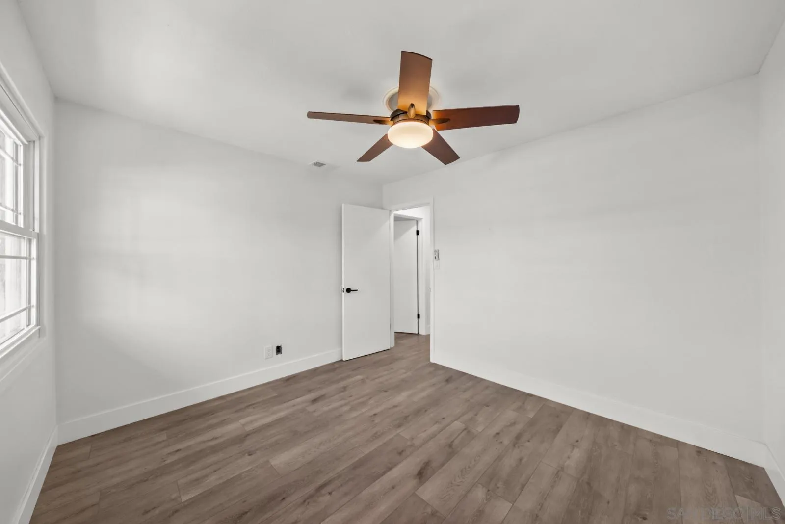 https://cdn.realtyfeed.com/cdn/127/260020569/84e699b5c52572153ef36ec7d2c68f03.webp