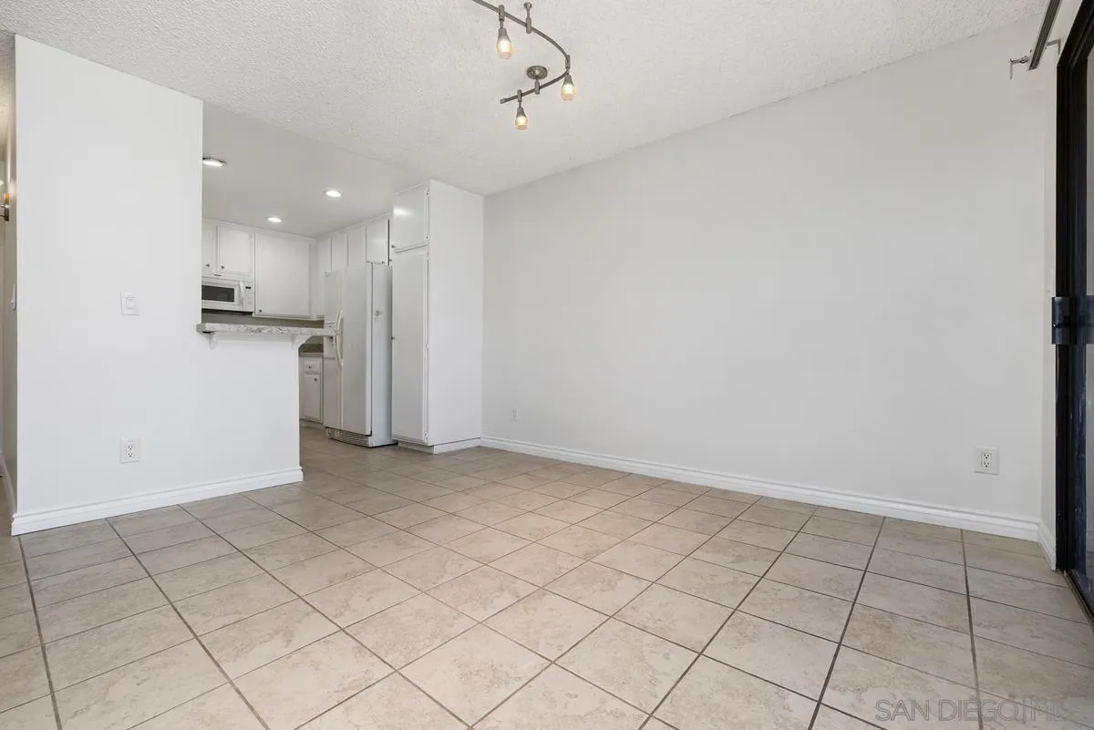 Photo #9: 260020573 Listing: Photo #9