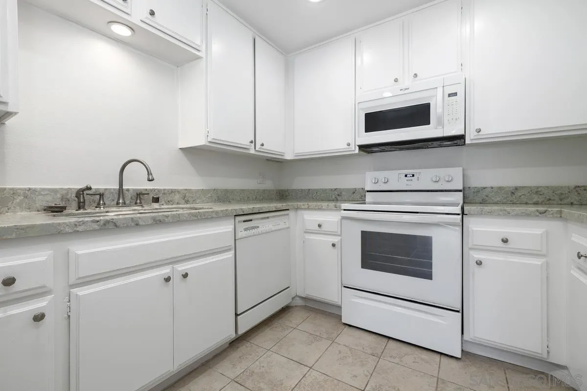 Photo #11: 260020573 Listing: Photo #11