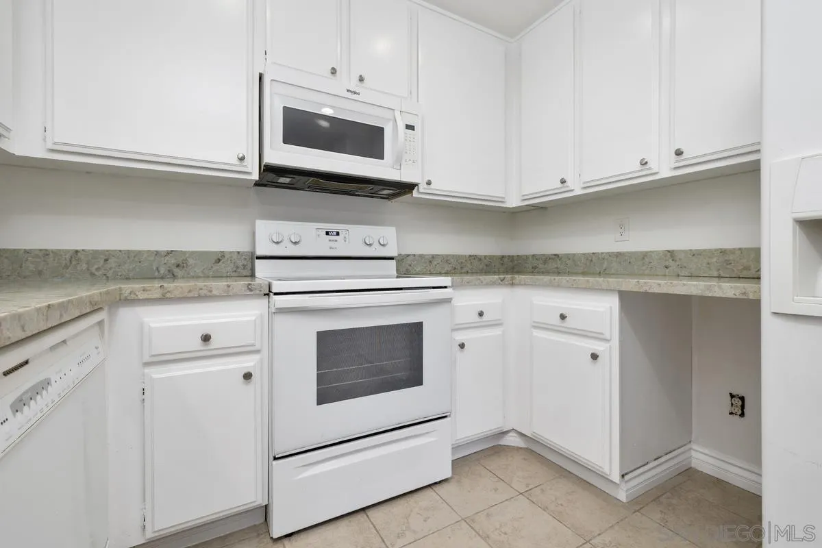 Photo #13: 260020573 Listing: Photo #13
