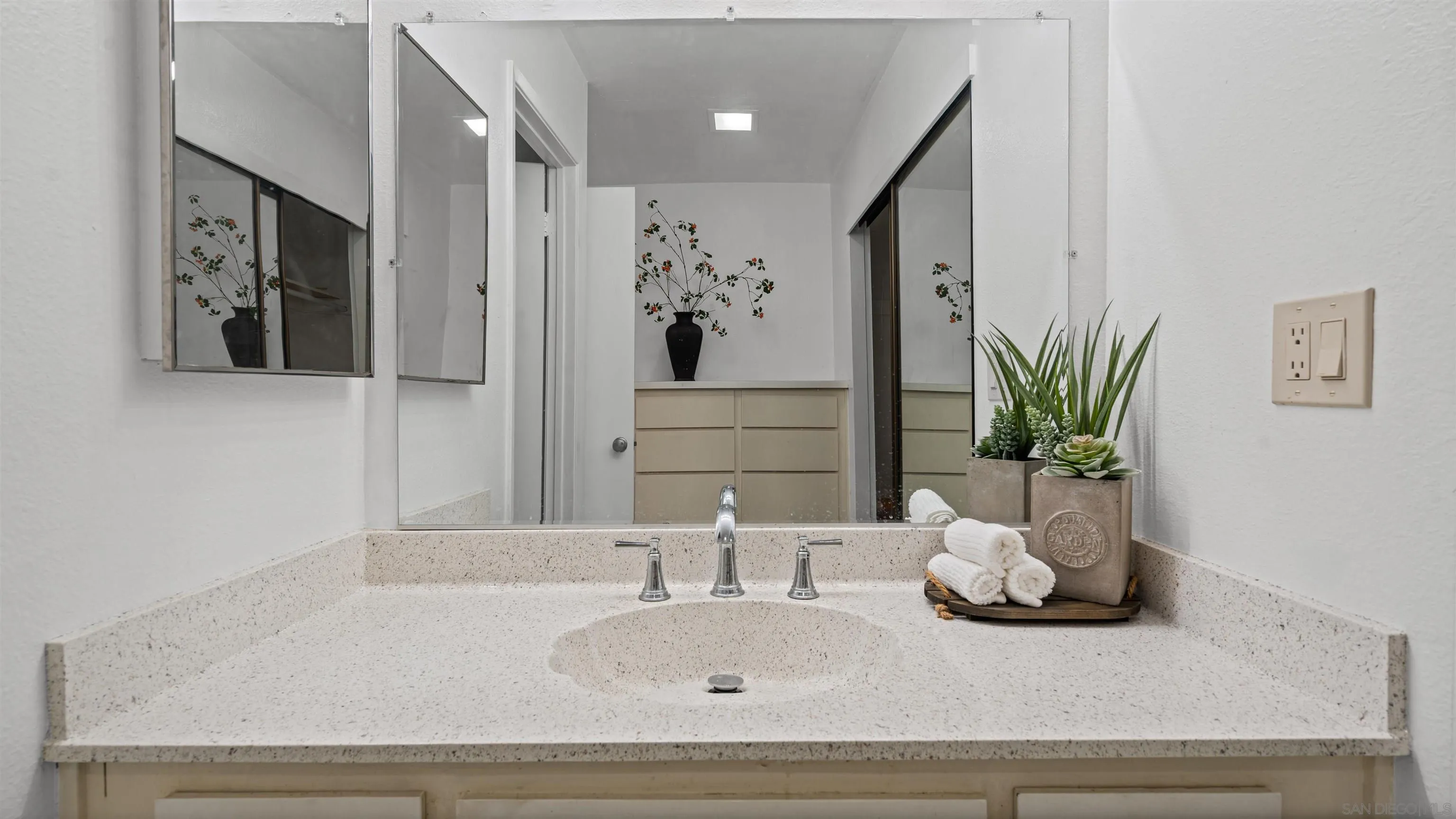 Photo #14: 260020583 Listing: Photo #14