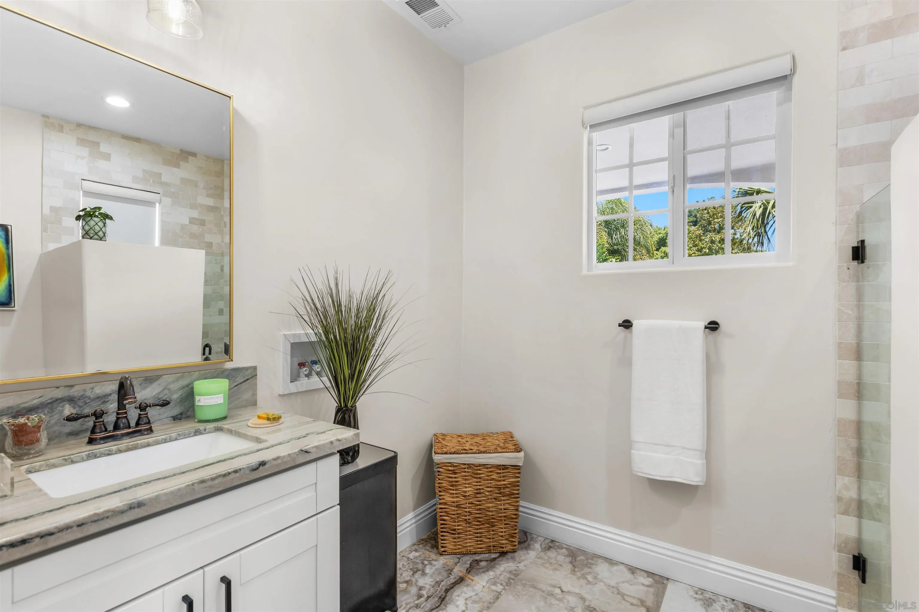 https://cdn.realtyfeed.com/cdn/127/260020584/2f0536965540e567429d577d29572f71.webp