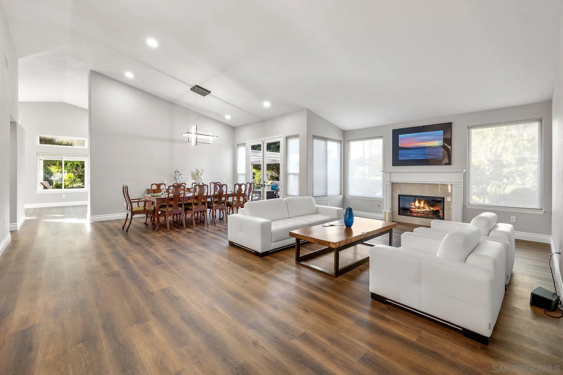 https://cdn.realtyfeed.com/cdn/127/260020586/27adf6a3e464645c090bd487307147f0.webp
