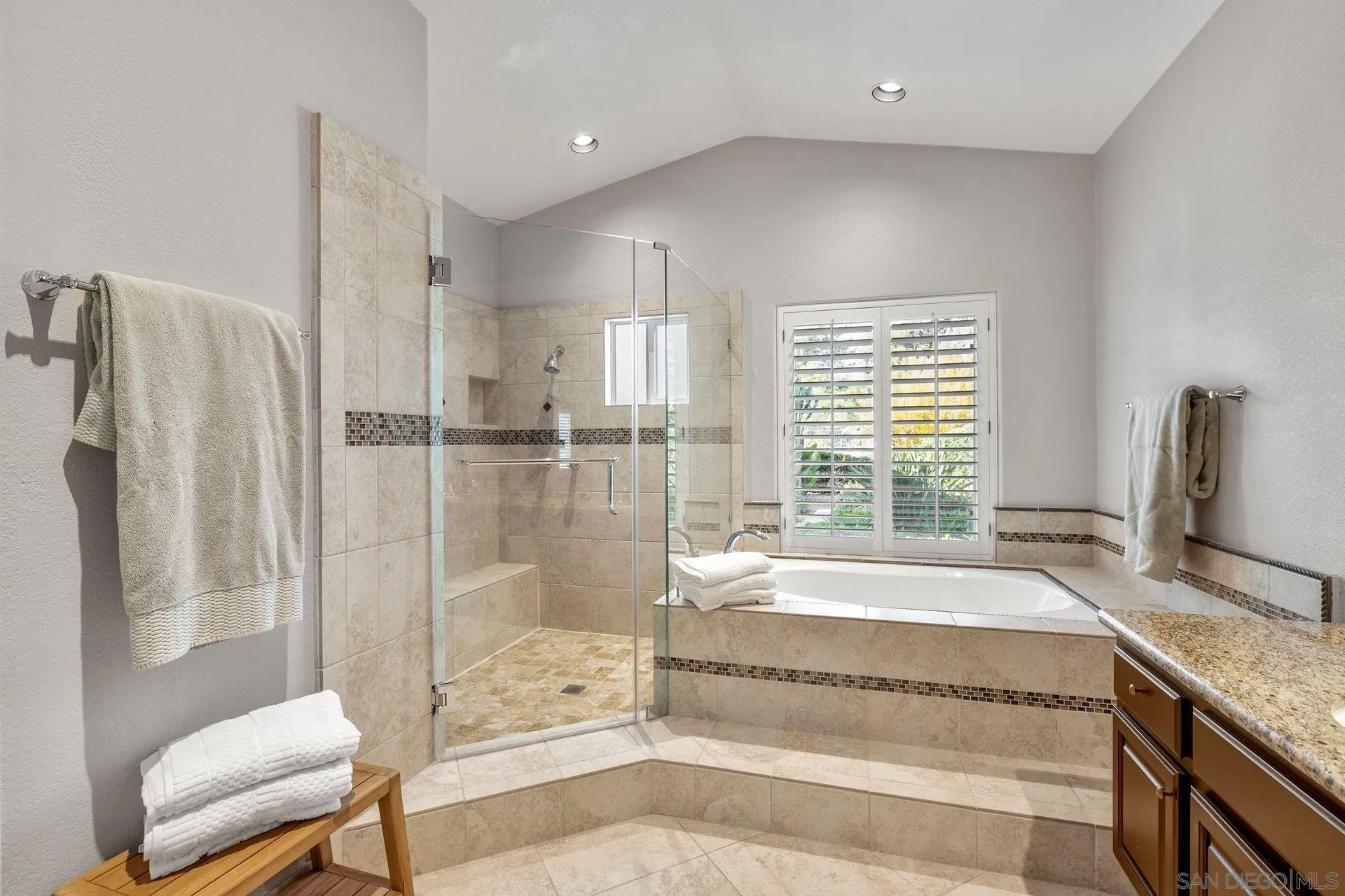 https://cdn.realtyfeed.com/cdn/127/260020586/2a35625c87f1715e6ac48f0ffb3aceab.webp