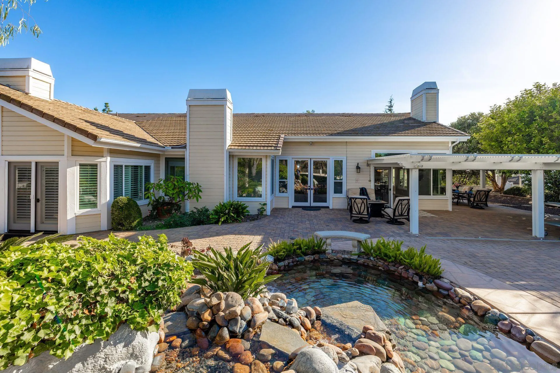 https://cdn.realtyfeed.com/cdn/127/260020586/2ce745496b0c98d8dbf7165488b77e37.webp
