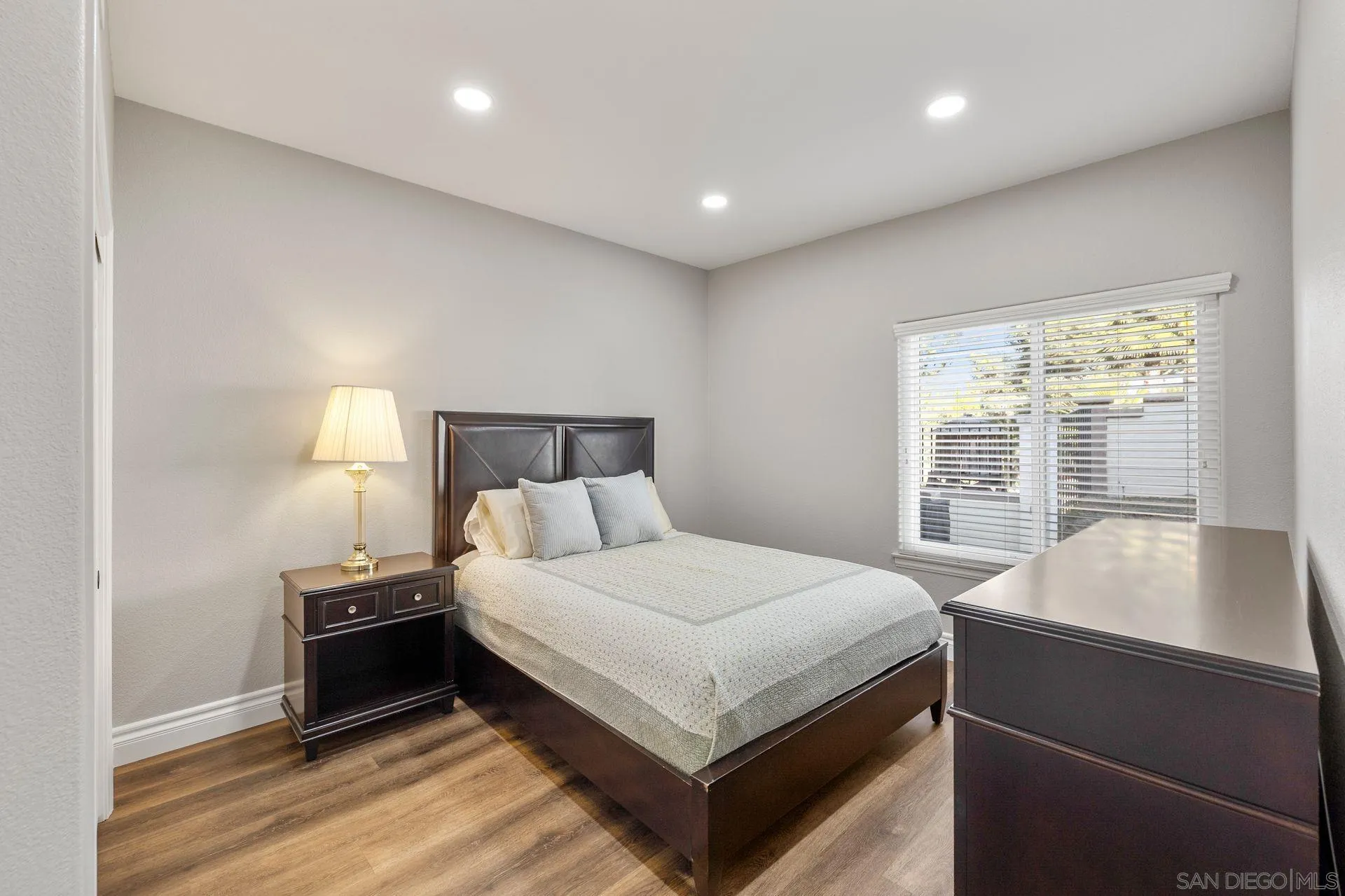 https://cdn.realtyfeed.com/cdn/127/260020586/2d834af76d2c8bdd01e987c4cce97a48.webp
