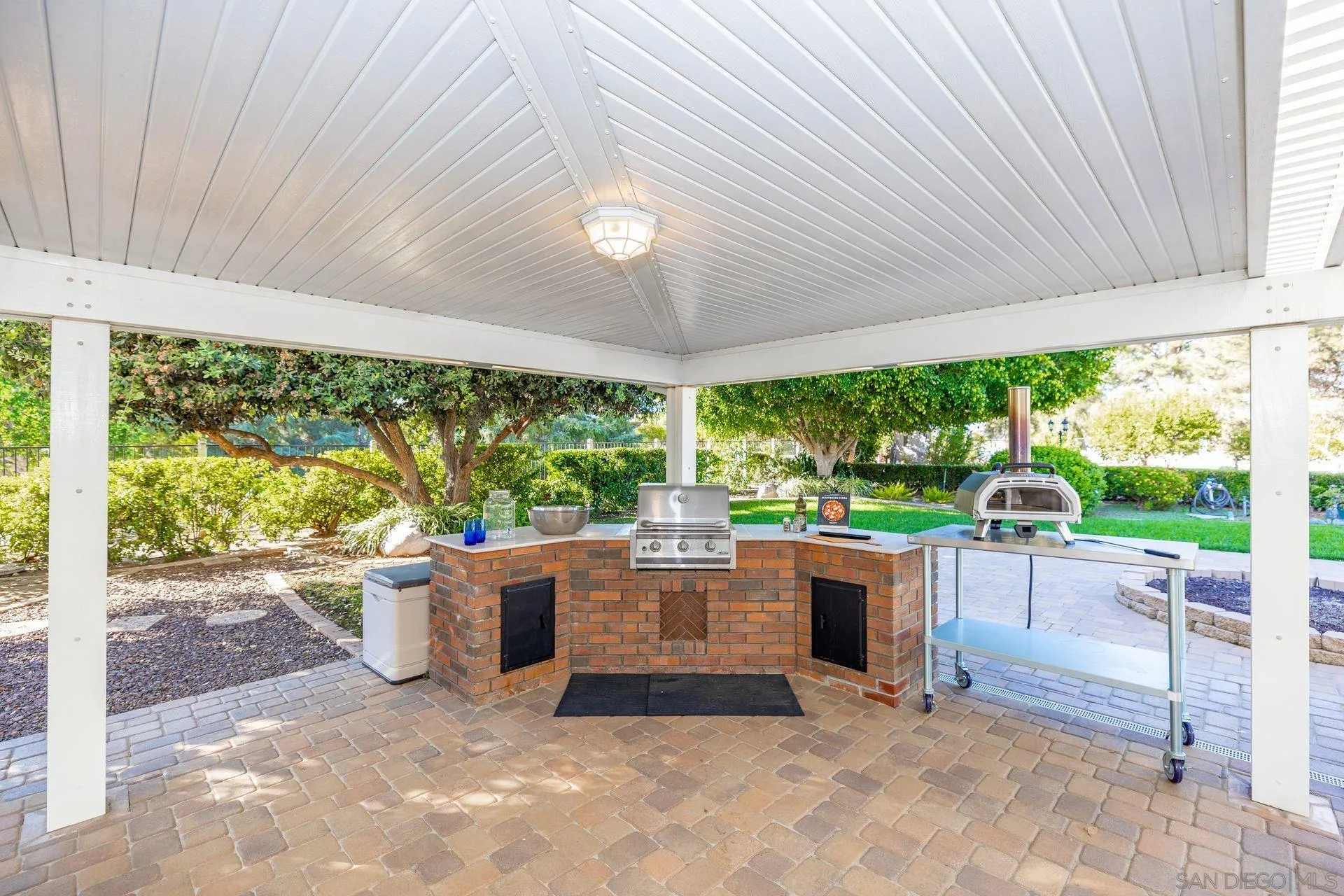 https://cdn.realtyfeed.com/cdn/127/260020586/41cf2a16246a7a4c2d26bec5a92cfde5.webp