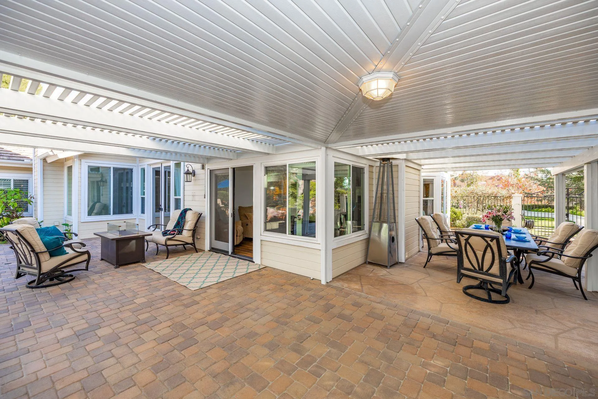 https://cdn.realtyfeed.com/cdn/127/260020586/455050b2311f227fd3902ecde23831f6.webp