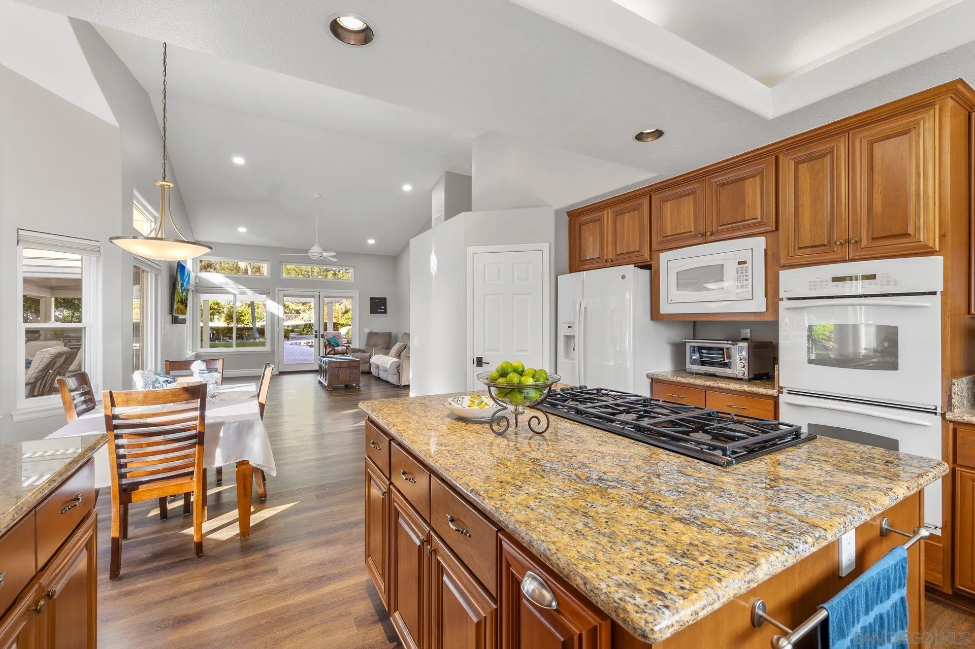 https://cdn.realtyfeed.com/cdn/127/260020586/4d0527d4ba60f4d472b2ac4d154aaac8.webp