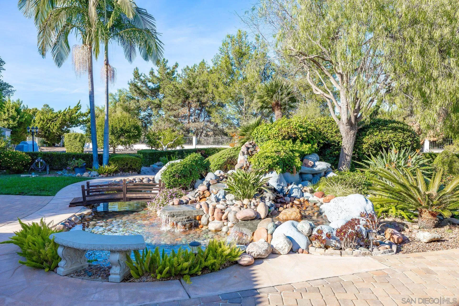 https://cdn.realtyfeed.com/cdn/127/260020586/564e729d66ed0bc23d5de6573fba4bf6.webp