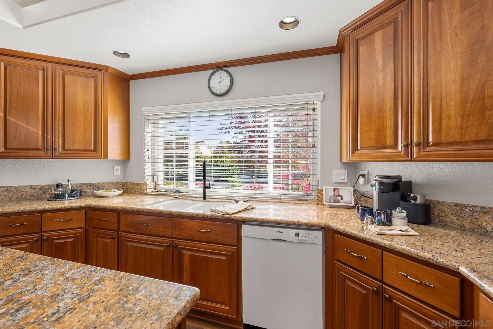 https://cdn.realtyfeed.com/cdn/127/260020586/9fddfa842abf55953c85d7c00c511d03.webp