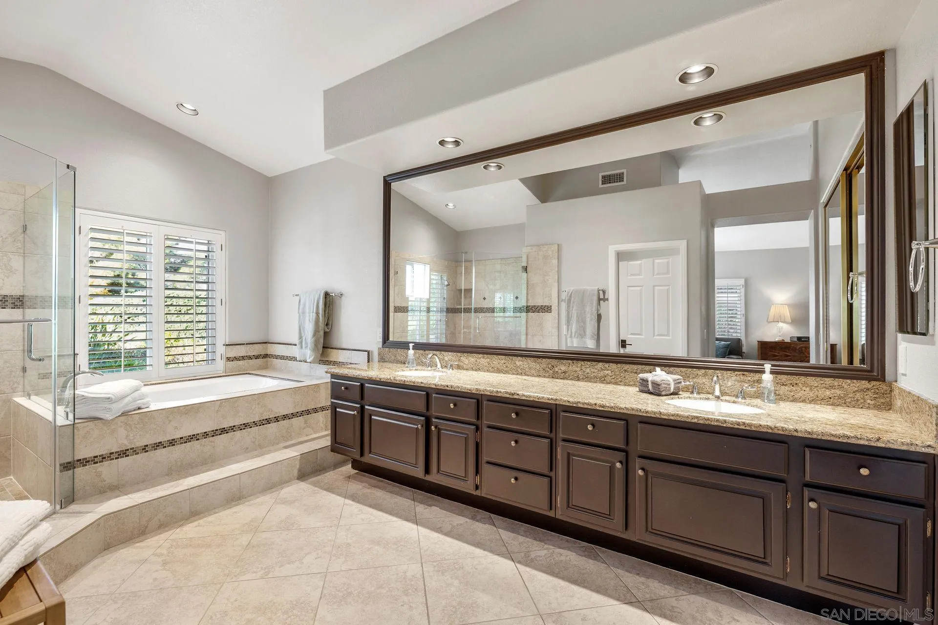 https://cdn.realtyfeed.com/cdn/127/260020586/b233cbdc0f1bb58caaf076dc80908b5f.webp