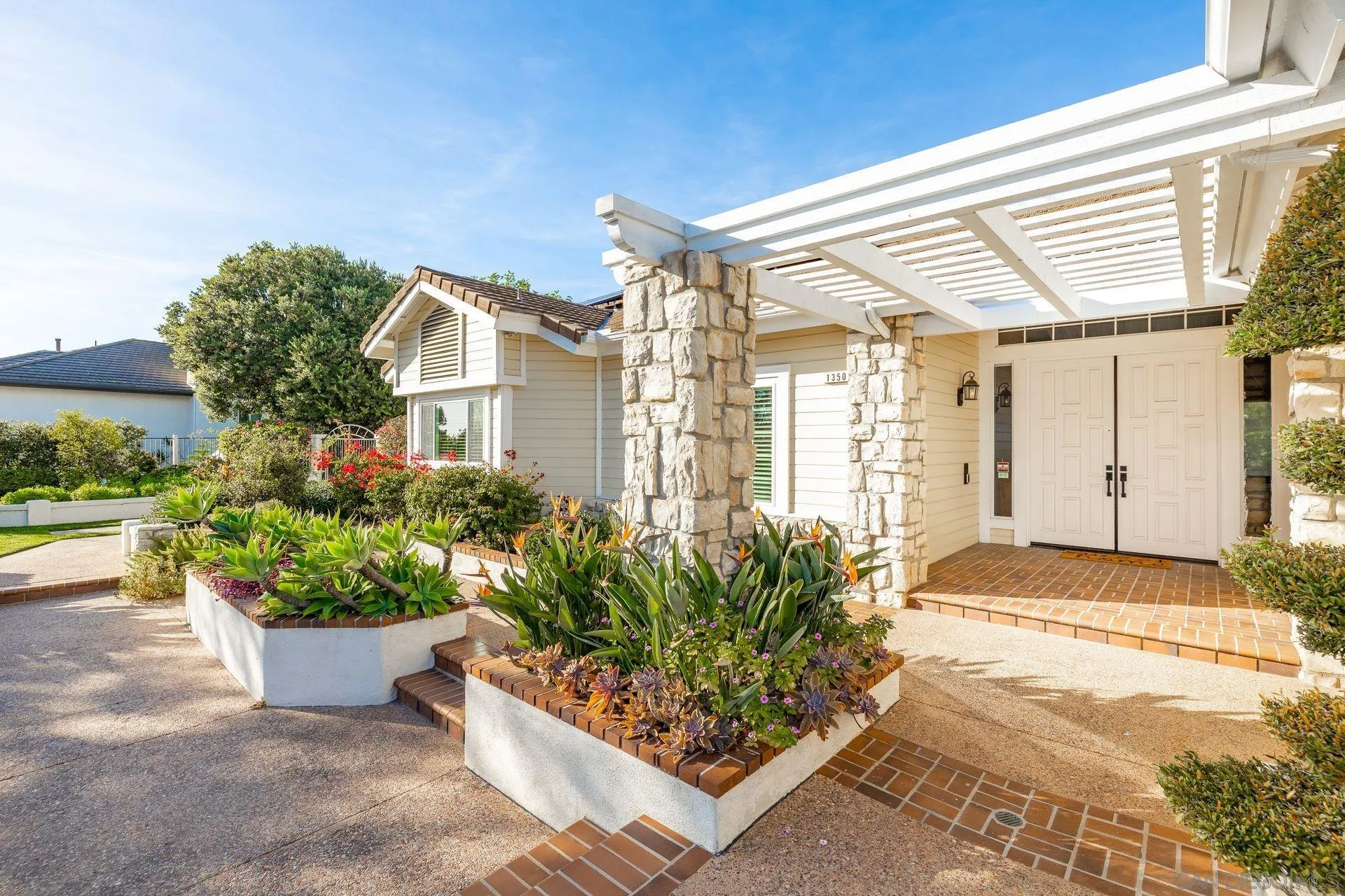 https://cdn.realtyfeed.com/cdn/127/260020586/c7a01f0e102d3ae7c40fcb0d8f5dd66d.webp