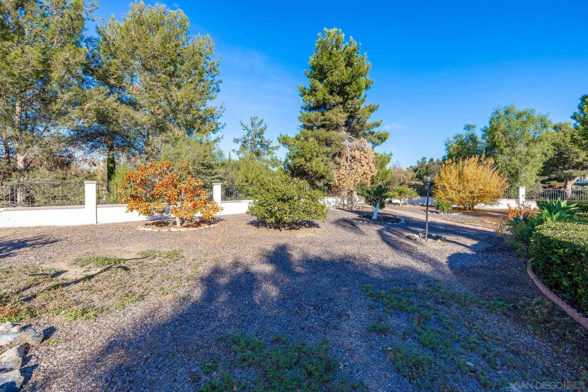 https://cdn.realtyfeed.com/cdn/127/260020586/cc8f46b9b0d84bd43d80a8231340e610.webp