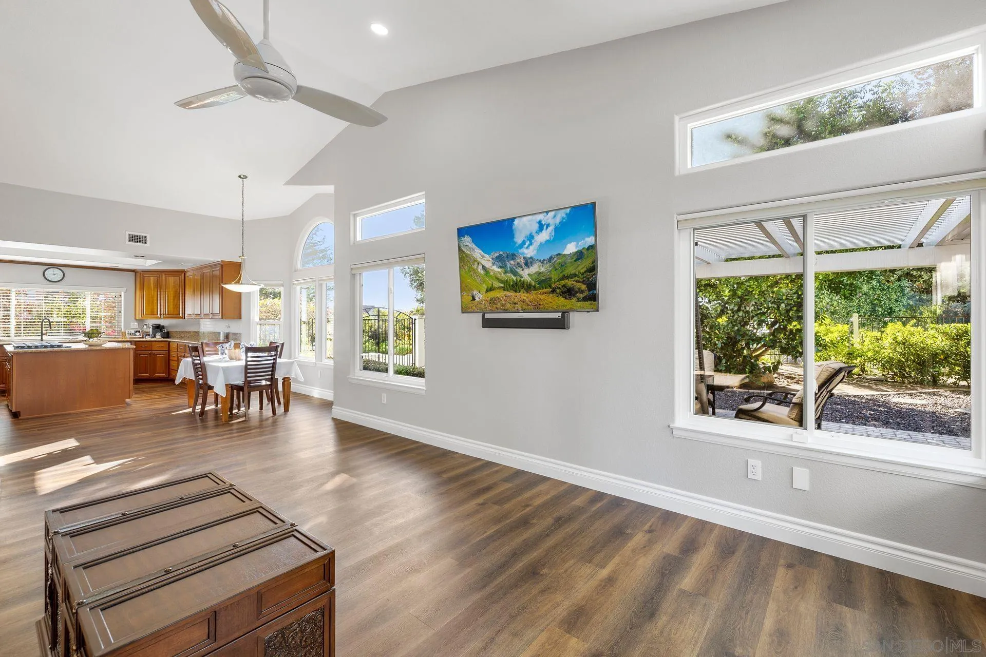 https://cdn.realtyfeed.com/cdn/127/260020586/e9a13abe36ab18479bafeb9ac168e6ee.webp