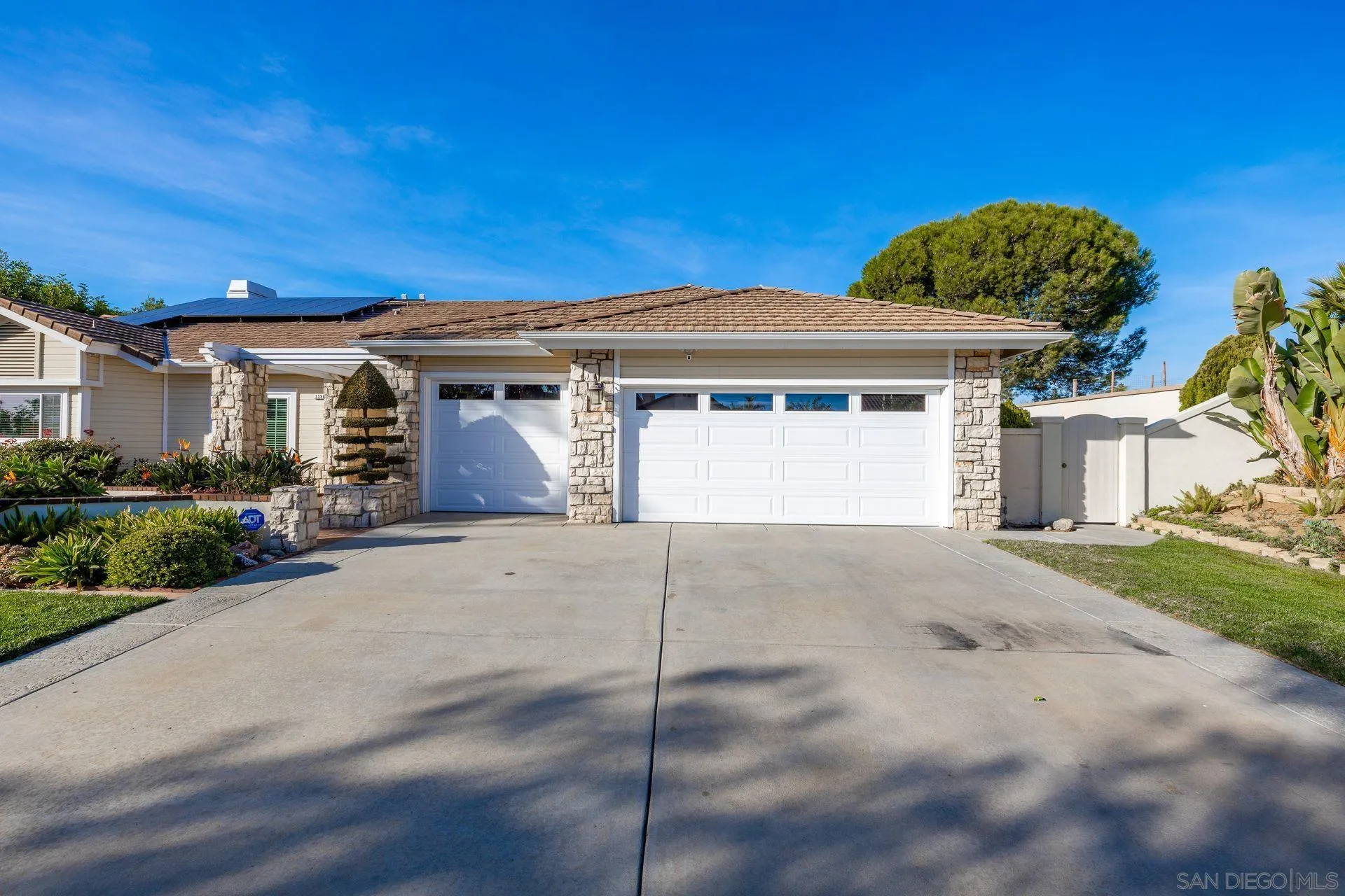https://cdn.realtyfeed.com/cdn/127/260020586/eb1a3a8ecd68f52547e64cdfc3be69e0.webp