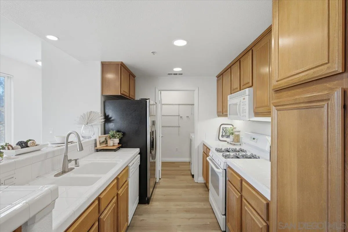 Photo #8: 260020588 Listing: Photo #8