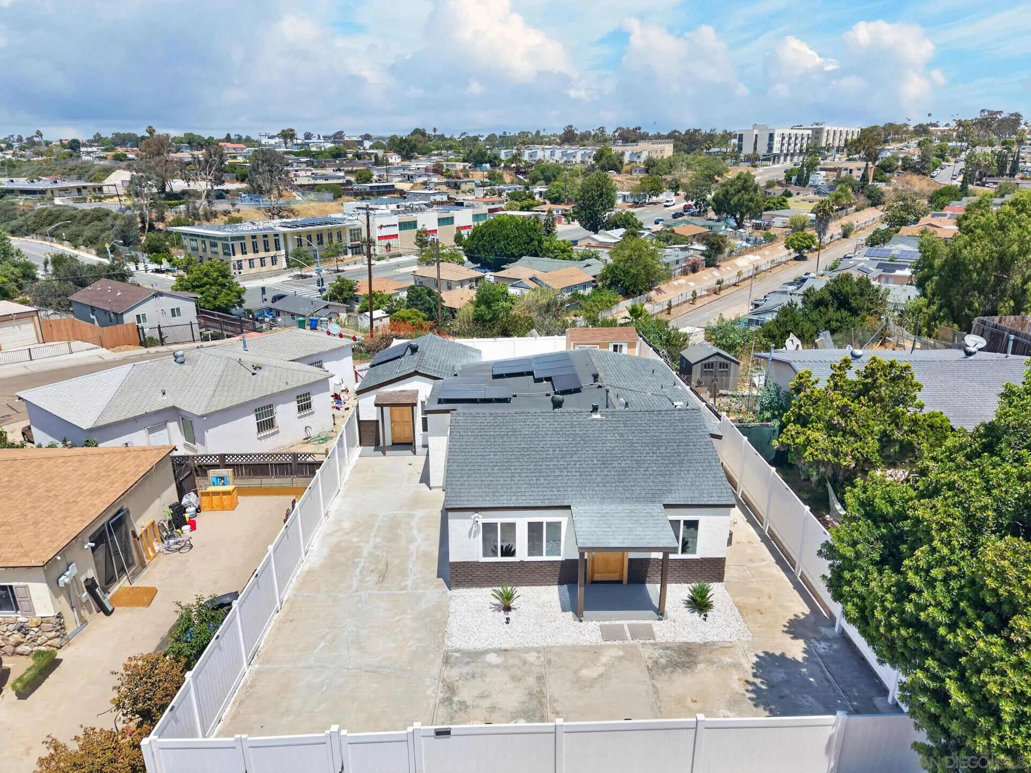 https://cdn.realtyfeed.com/cdn/127/260020593/4ce8db2ff65cef9c07d3d735dd435e2e.webp