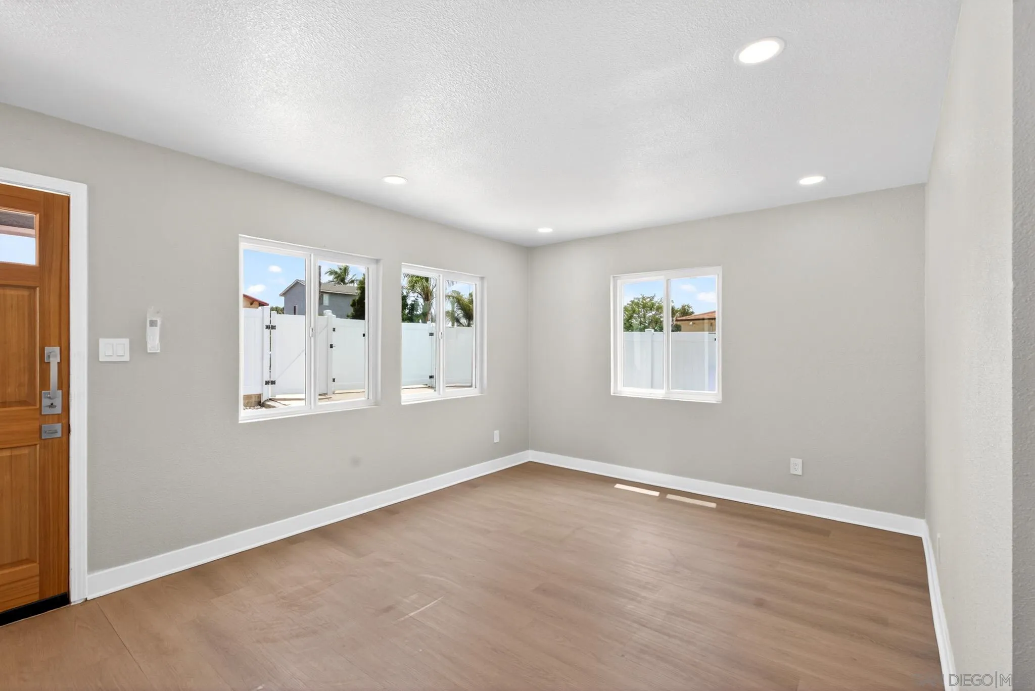https://cdn.realtyfeed.com/cdn/127/260020593/684a563caf1950c121168ba95c881490.webp