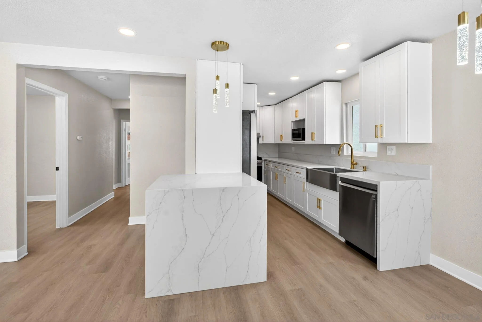 https://cdn.realtyfeed.com/cdn/127/260020593/89ac59e9986f9e261de42613b421ccf6.webp