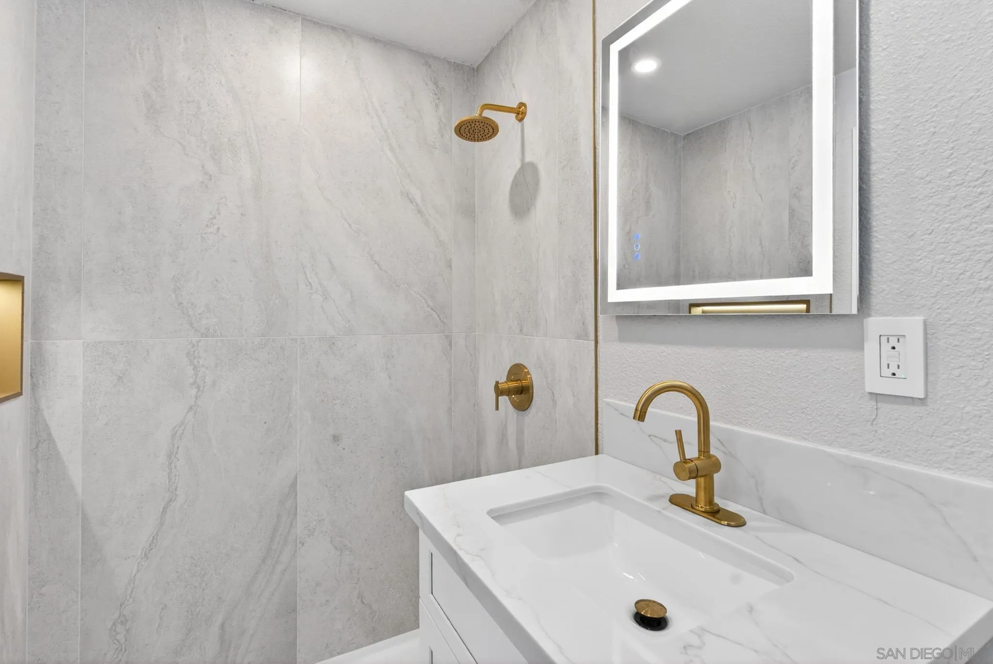 https://cdn.realtyfeed.com/cdn/127/260020593/b4694d2ec31e64f980ae45c2733adaa7.webp