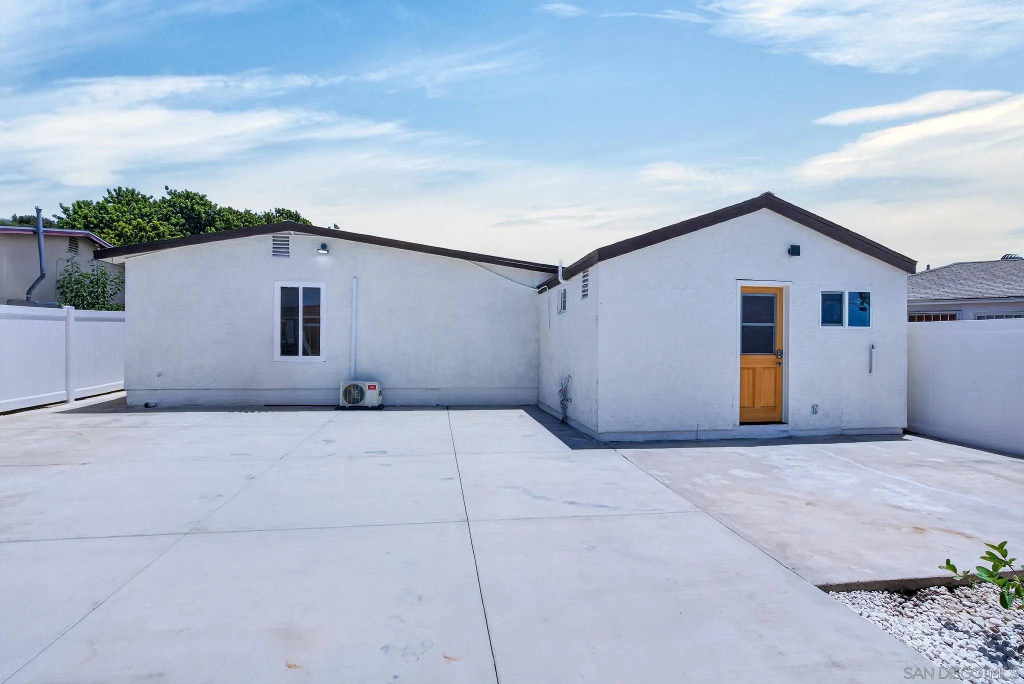 https://cdn.realtyfeed.com/cdn/127/260020593/b723569ea21cde006267619c2a24ae4f.webp
