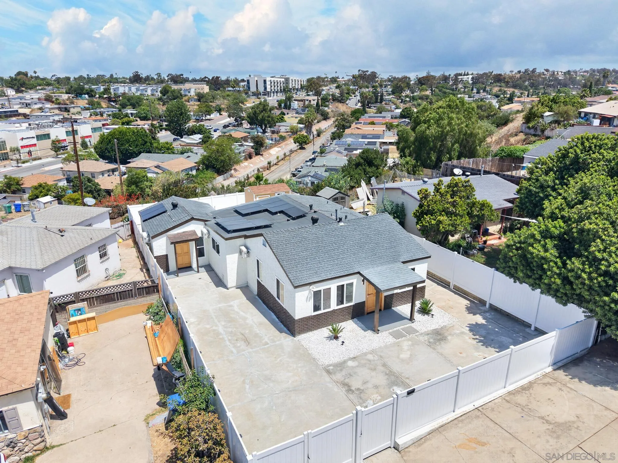 https://cdn.realtyfeed.com/cdn/127/260020593/b7ec18993a863e396f50901f729f6bea.webp