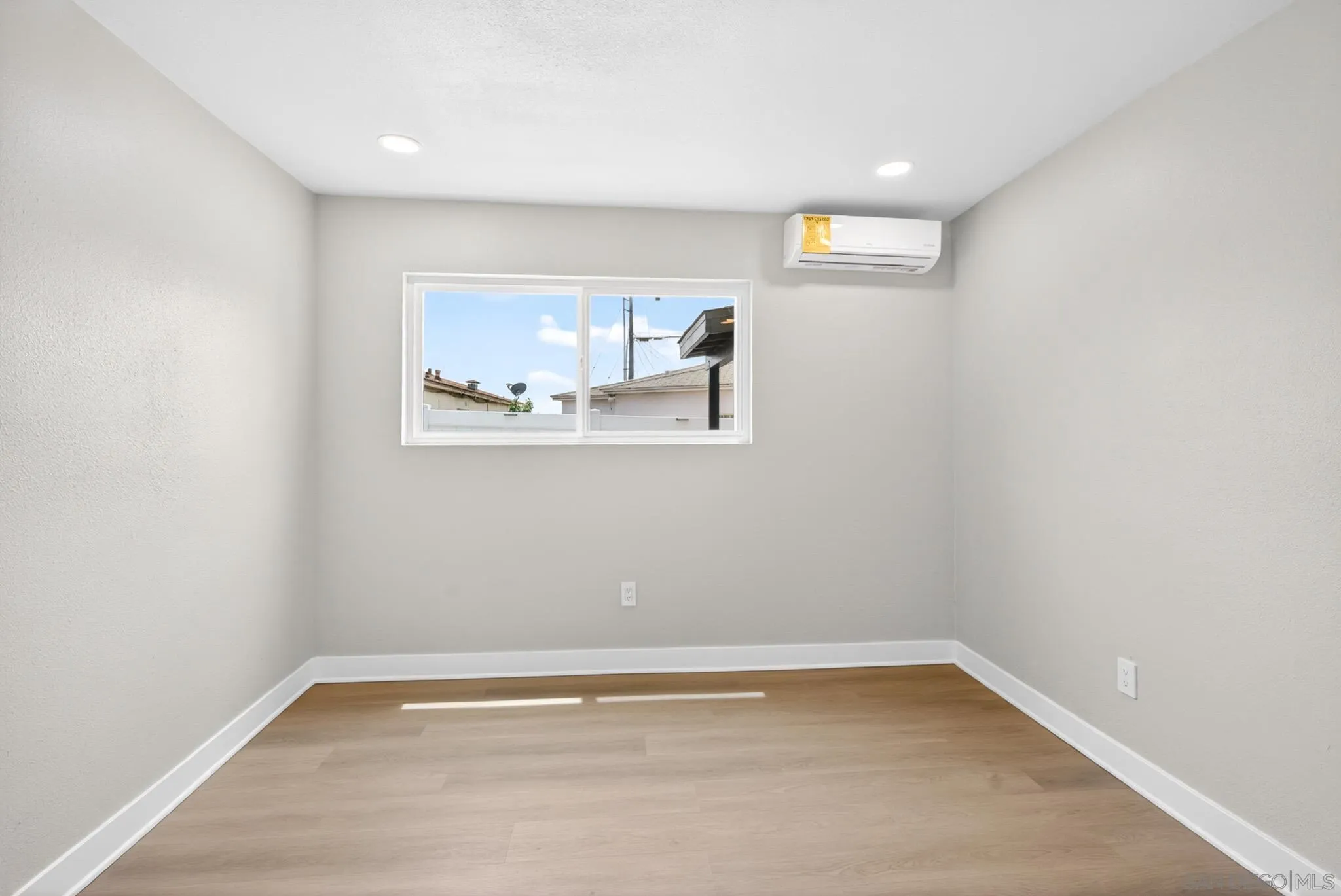 https://cdn.realtyfeed.com/cdn/127/260020593/ff55f0d50816d43c5f2e2c70c8c3463d.webp