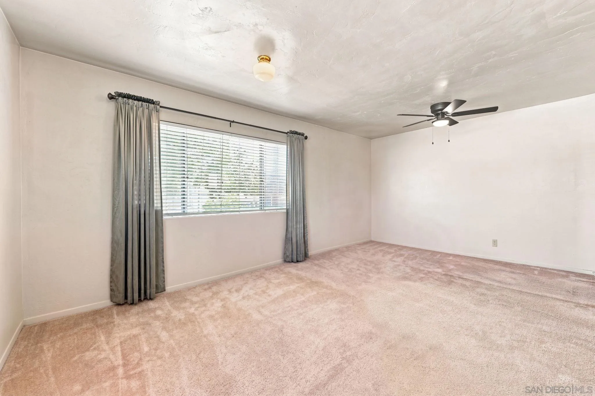 https://cdn.realtyfeed.com/cdn/127/260020595/0d729446a1cfb73cfab2e3bd51e2c7ce.webp
