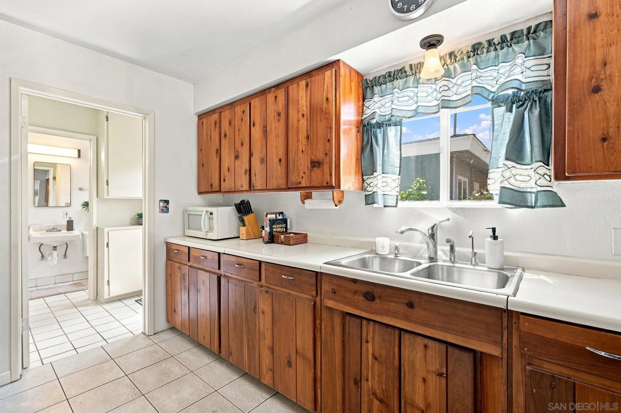 https://cdn.realtyfeed.com/cdn/127/260020595/1ef2a043008f652686e23c65b06cd533.webp