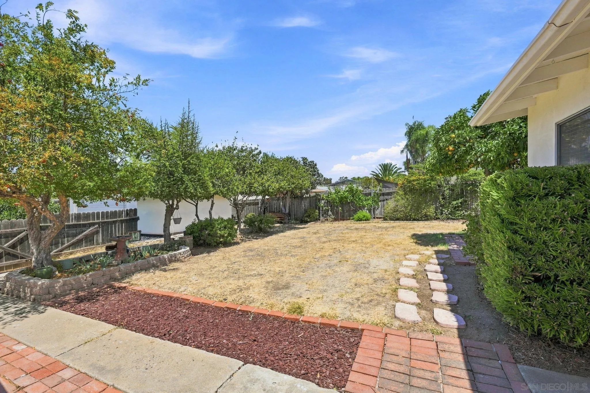 https://cdn.realtyfeed.com/cdn/127/260020595/593846291a2af72f71d49366e456869e.webp