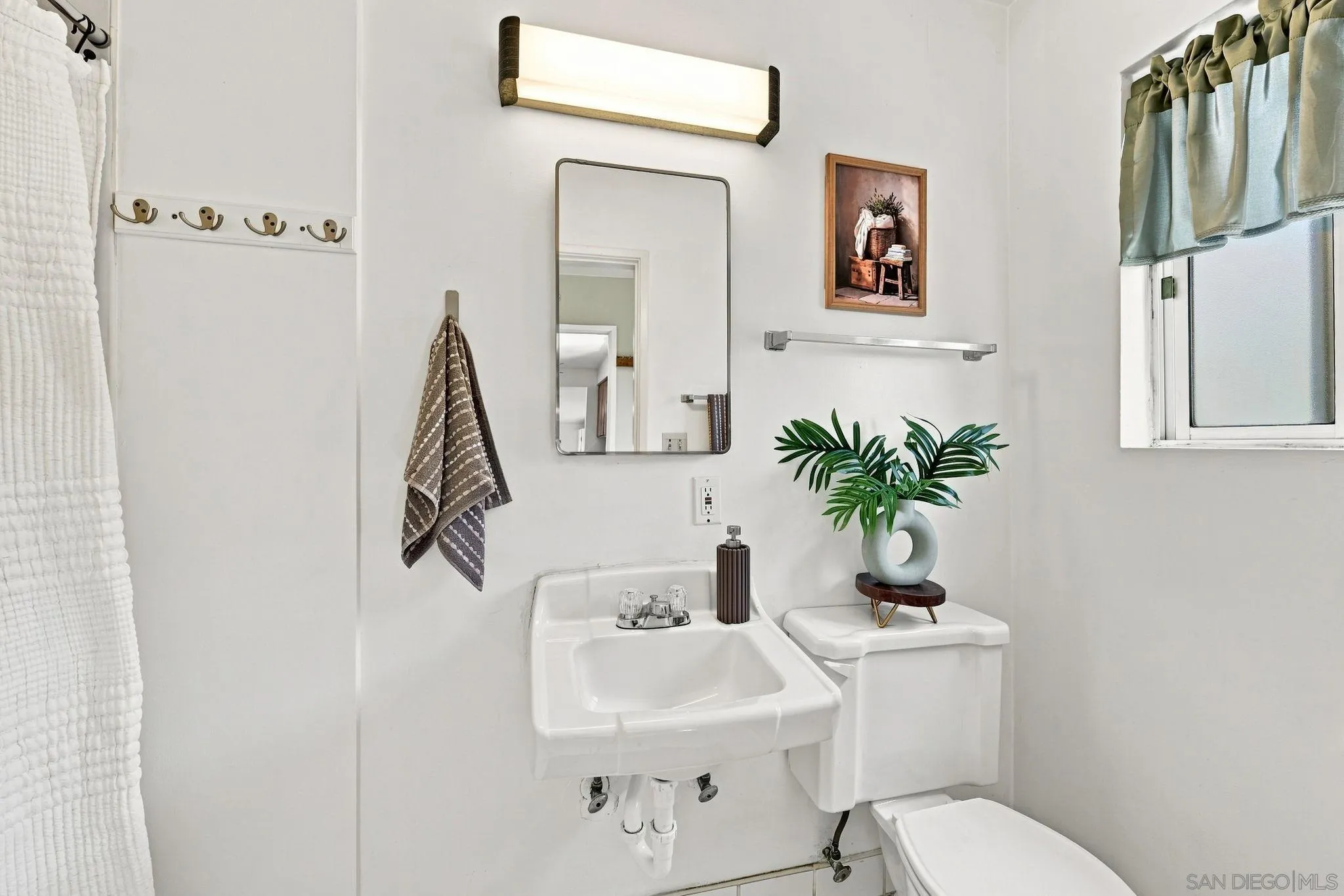 https://cdn.realtyfeed.com/cdn/127/260020595/b80e29a88db1645f541b3afd08a68fef.webp