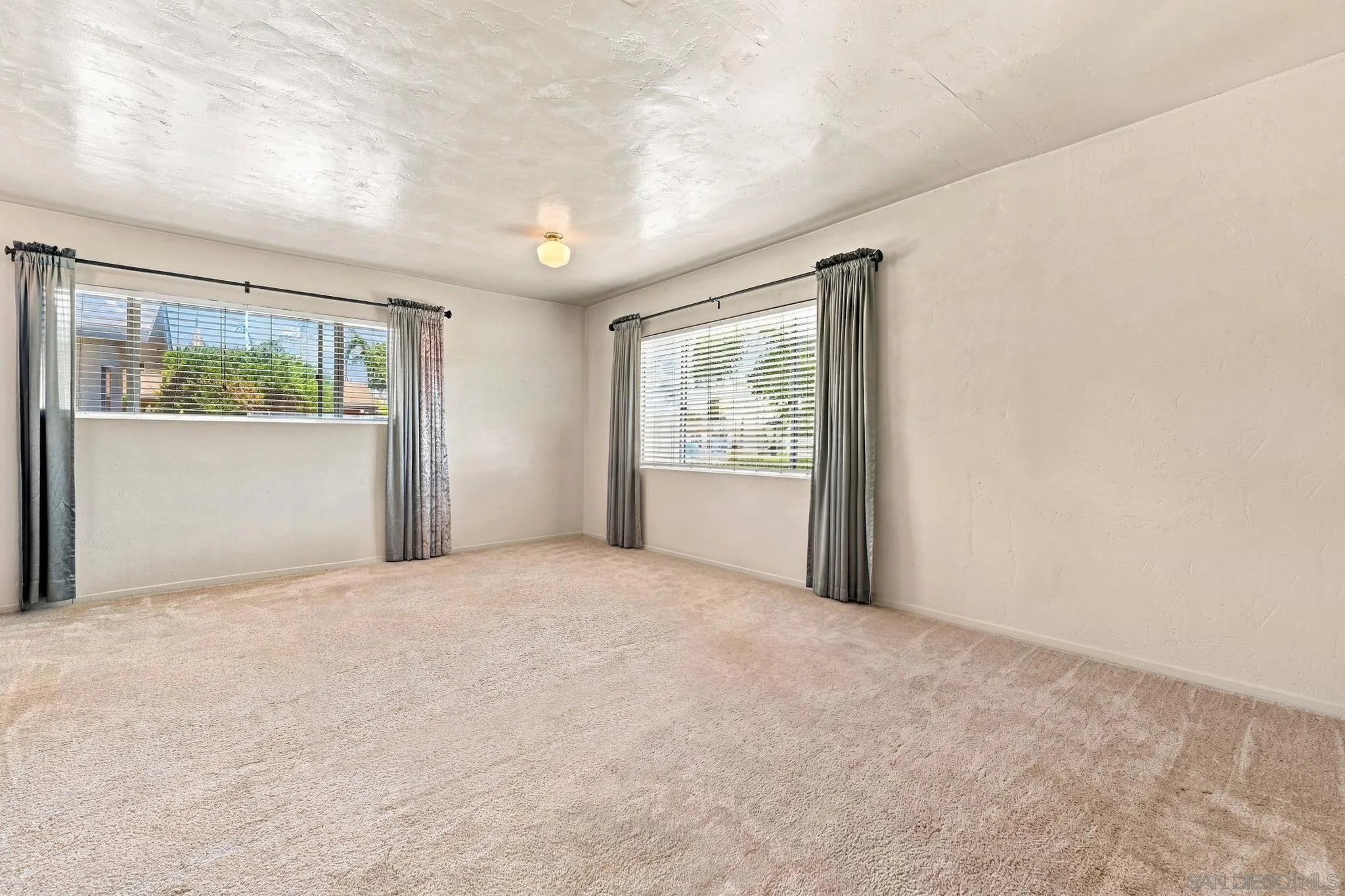 https://cdn.realtyfeed.com/cdn/127/260020595/cfba5a645143509bf548d09babd6d8c5.webp