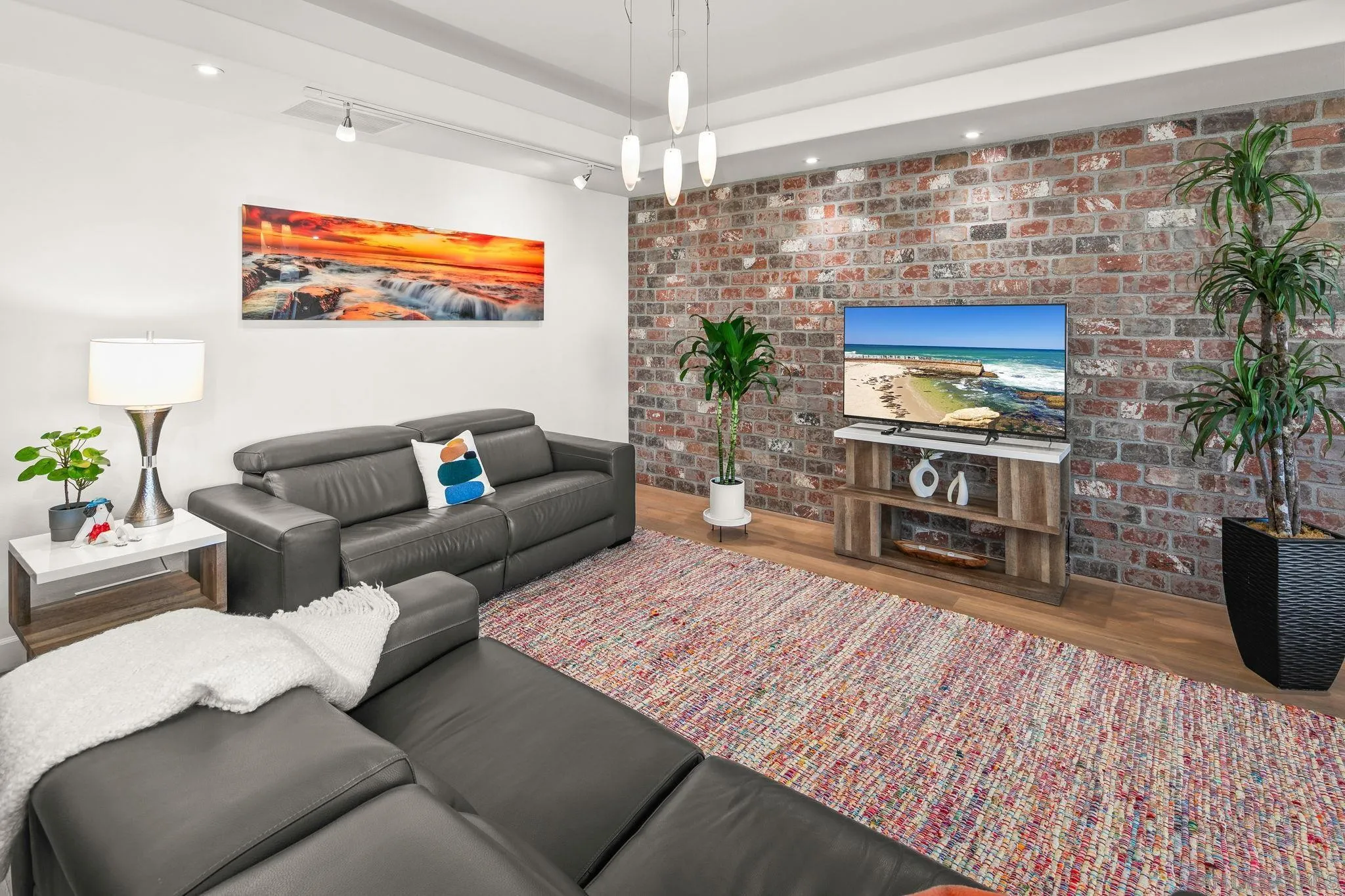 https://cdn.realtyfeed.com/cdn/127/260020600/0514e8c2f8e3326e3121f9040dd30df0.webp