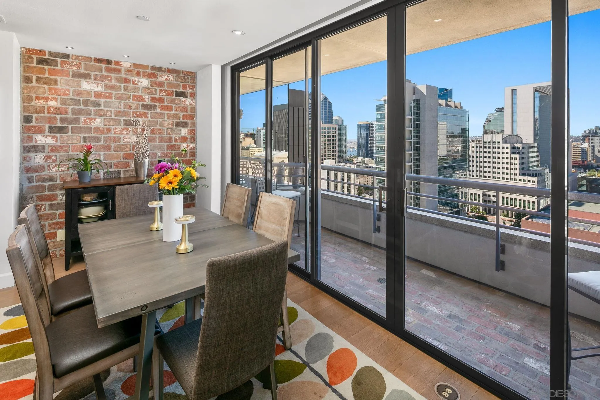 https://cdn.realtyfeed.com/cdn/127/260020600/0564b2eab3d95d99d427364faf057f09.webp